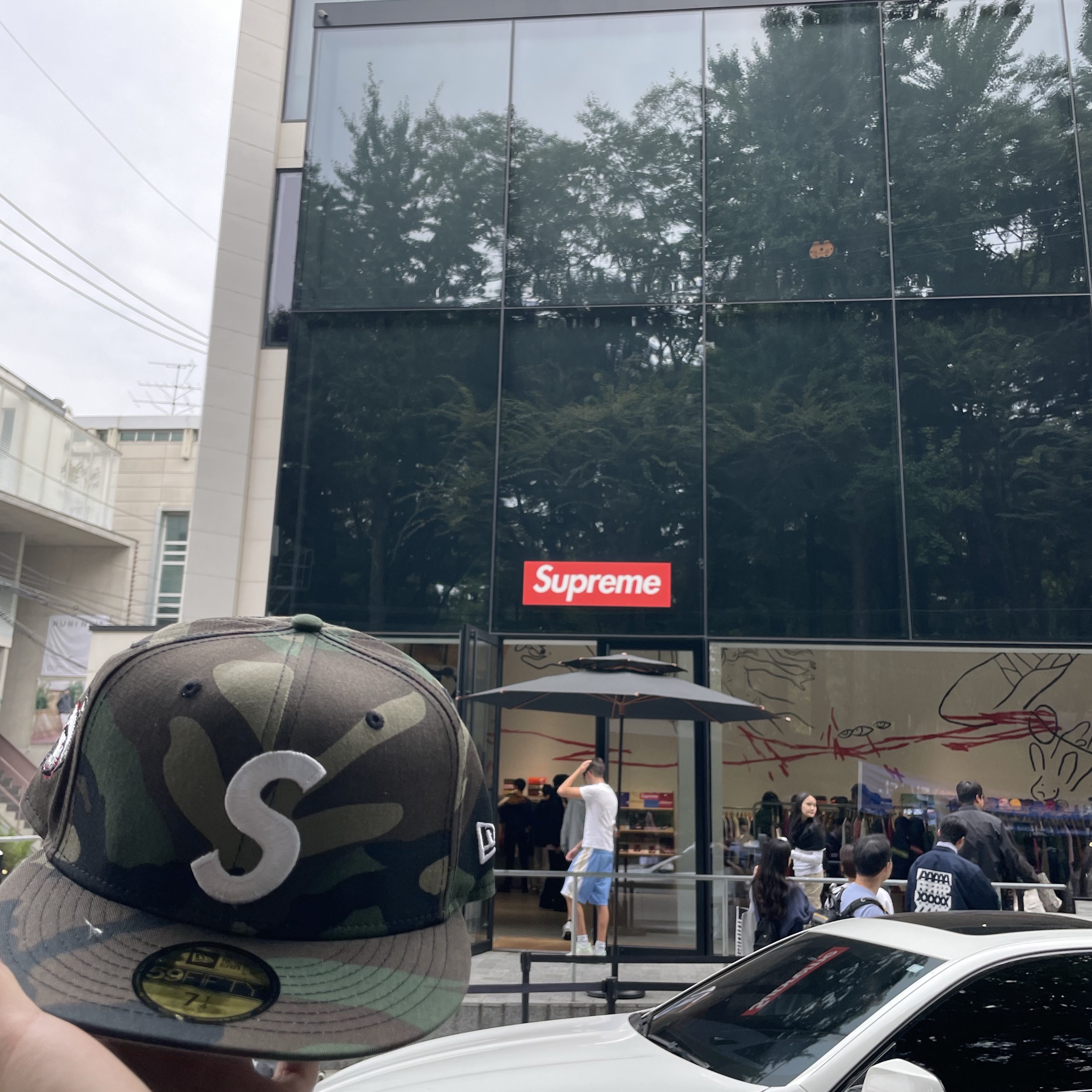 Supreme x New Era Screw Ball S Logo Woodland Camo - 24FW 착용 스타일