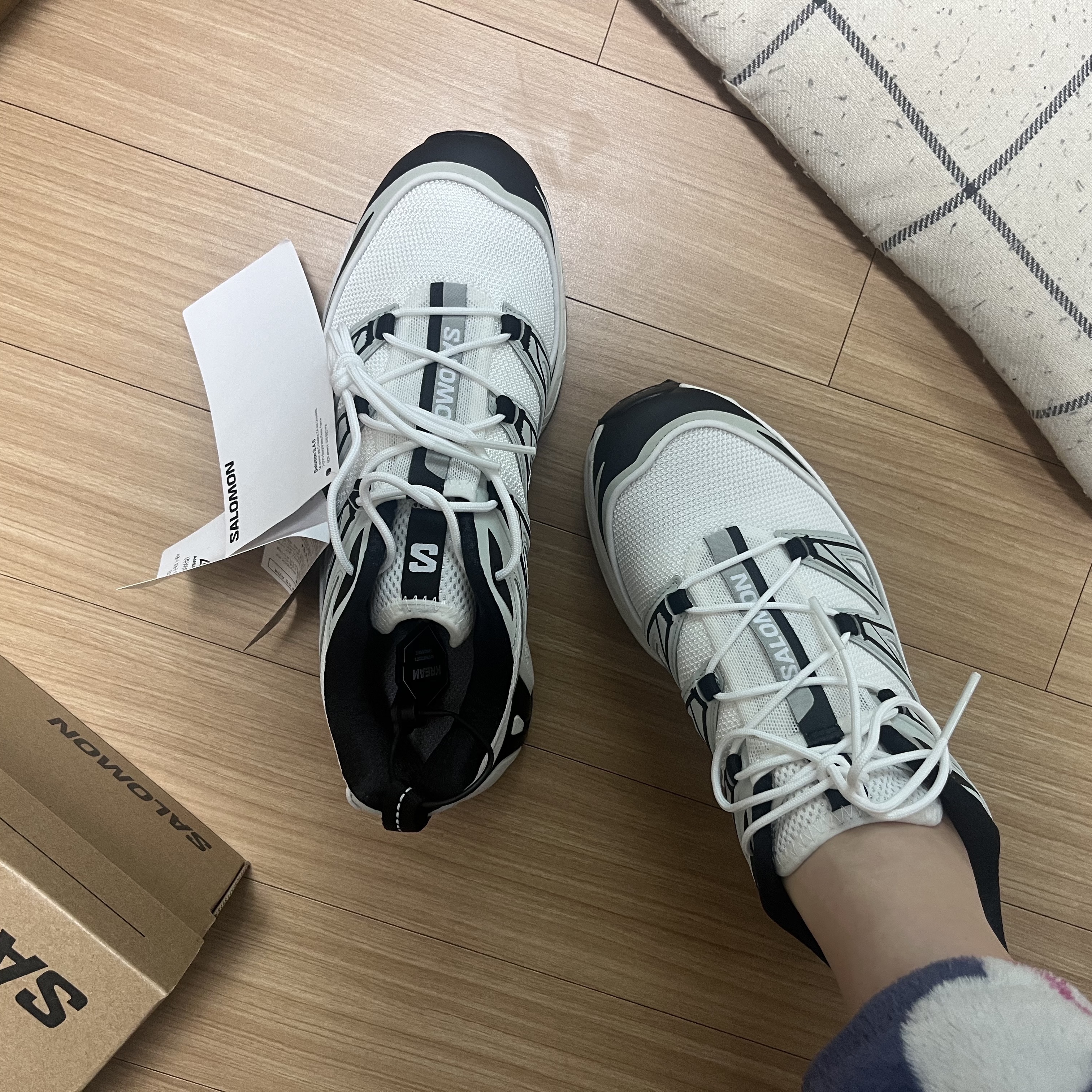 Salomon XT-6 Expanse White Metal Black 착용 스타일
