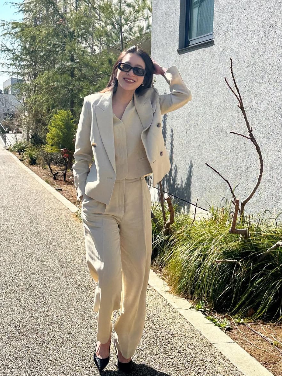 (W) Auralee Super Fine Tropical Wool Slacks Ivory Beige, (W) Zara x Kate Moss Wrap Blazer Ivory 착용 스타일 - 2
