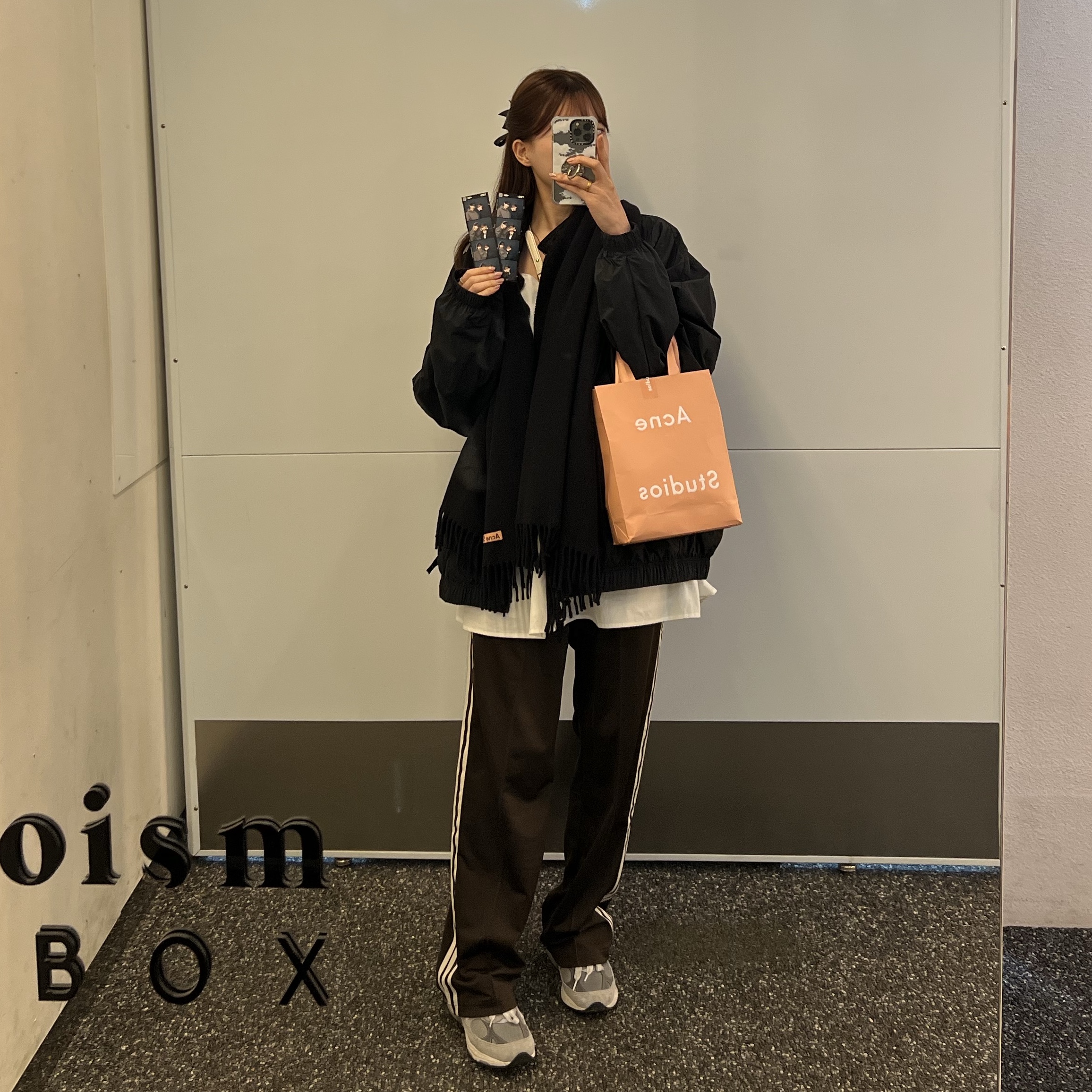 Adidas Originals Track Pants Gender Neutral Dark Brown - KR Sizing, Acne Studios Wool Fringe Muffler Black 착용 스타일 - 1