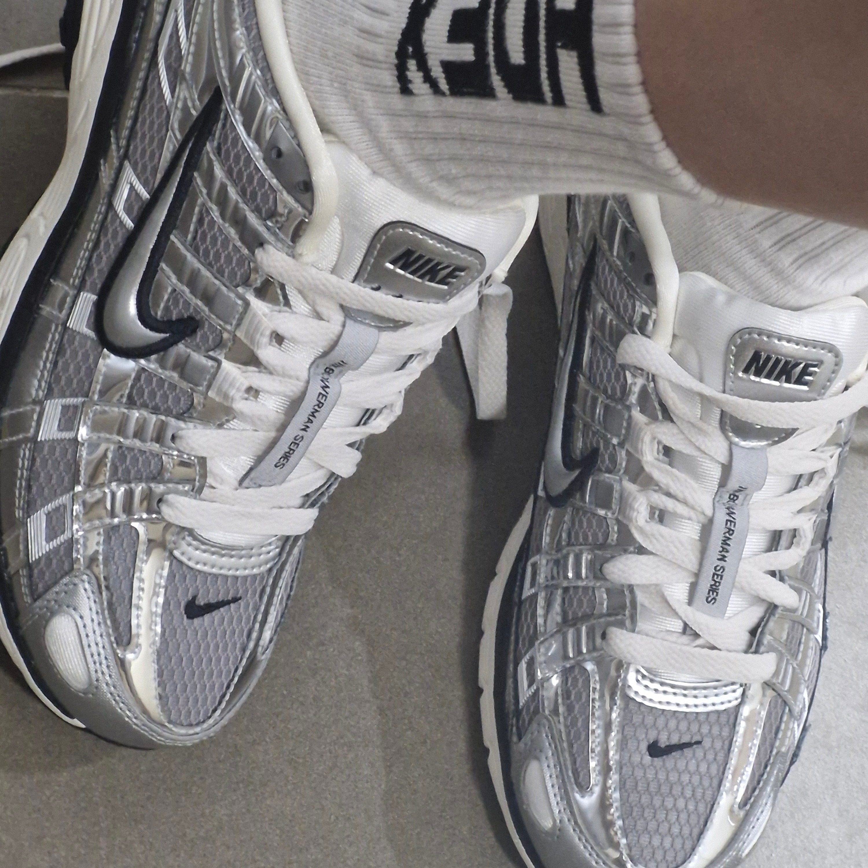 Nike P-6000 Metallic Silver 착용 스타일 - 2