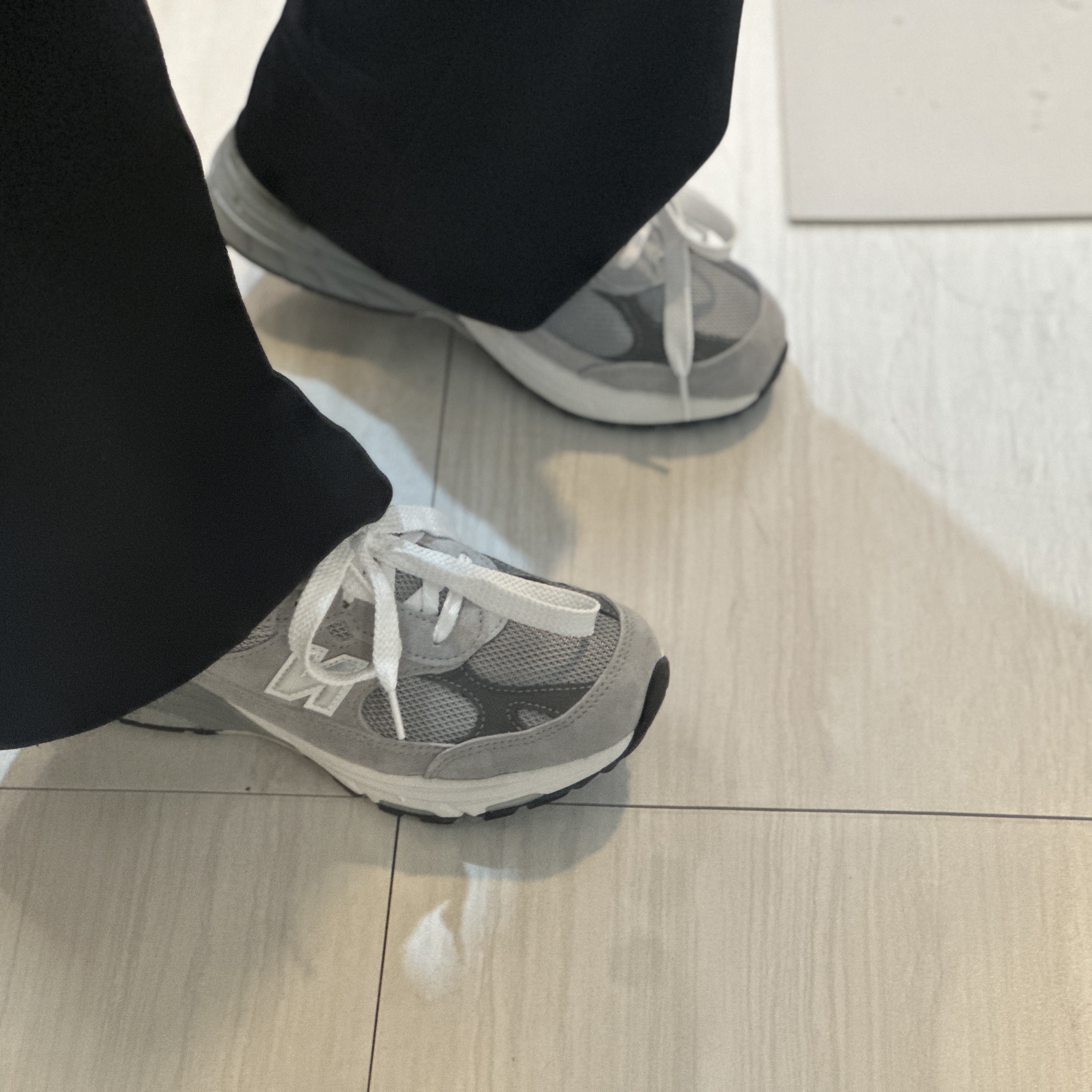 (W) New Balance 993 Made in USA Grey - B Standard 착용 스타일 - 2