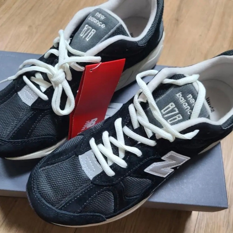 New Balance 878 Black 착용 스타일