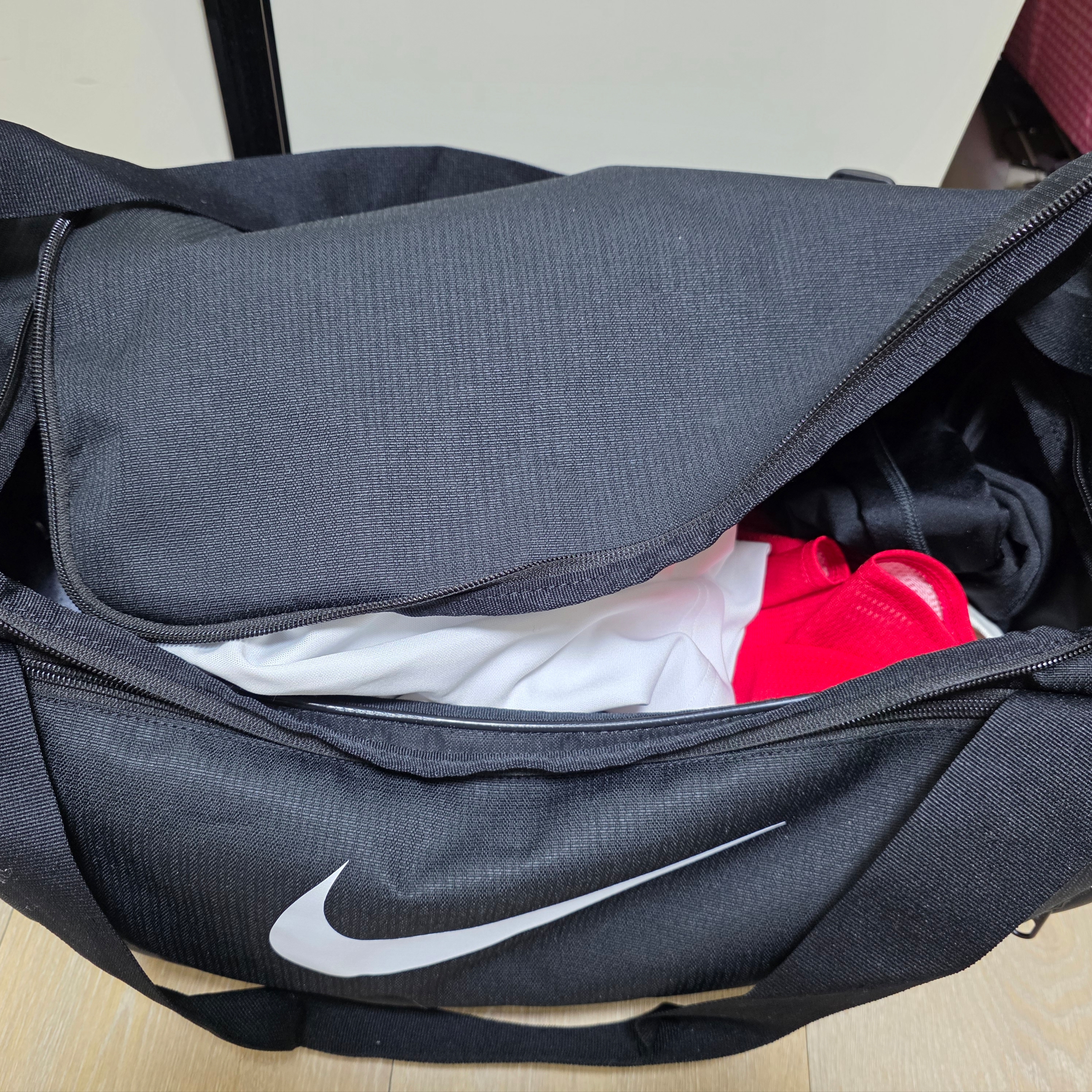 Nike Brasilia 9.5 Training Duffle Bag Small 41L Black, Nike Dri-Fit Park 3 Shorts White 착용 스타일