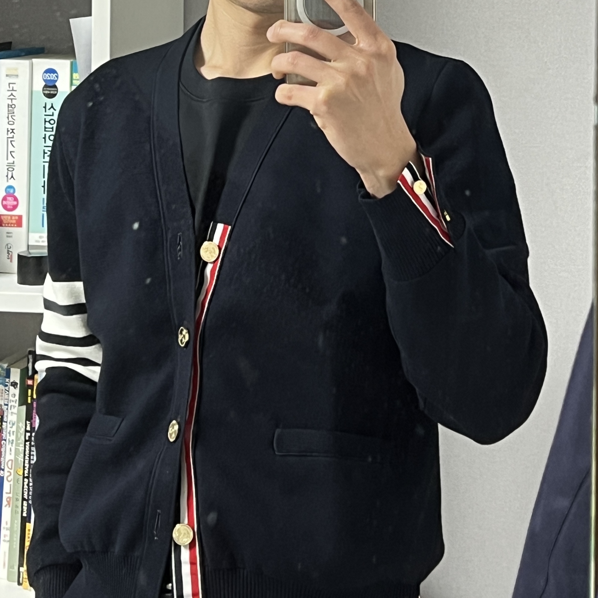 Thom Browne Milano Stitch 4-Bar Cardigan Navy 착용 스타일 - 2