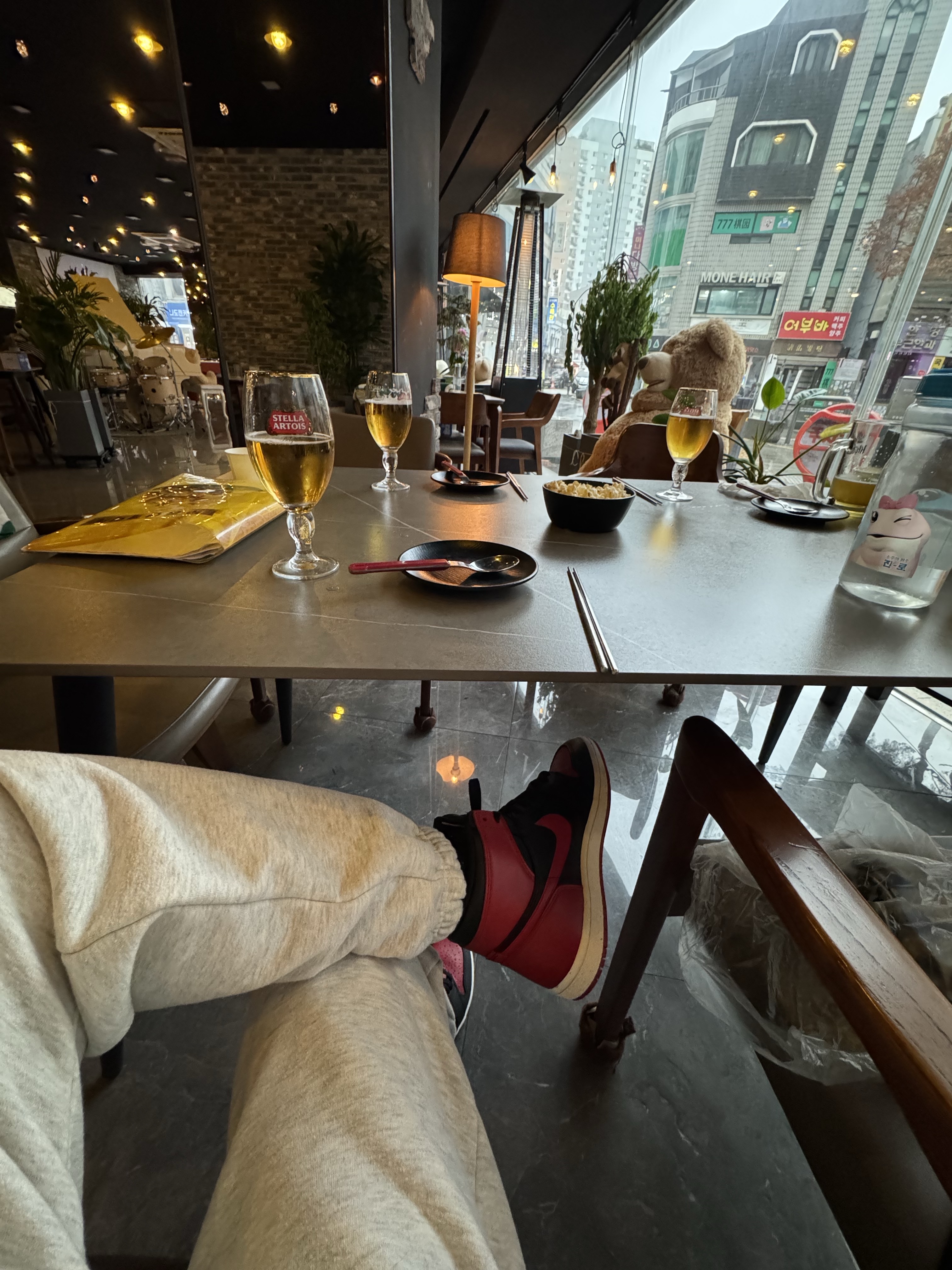 Jordan 1 High 85 Bred, IAB Studio Sweatpants Oatmeal Burgundy - 22SS 착용 스타일