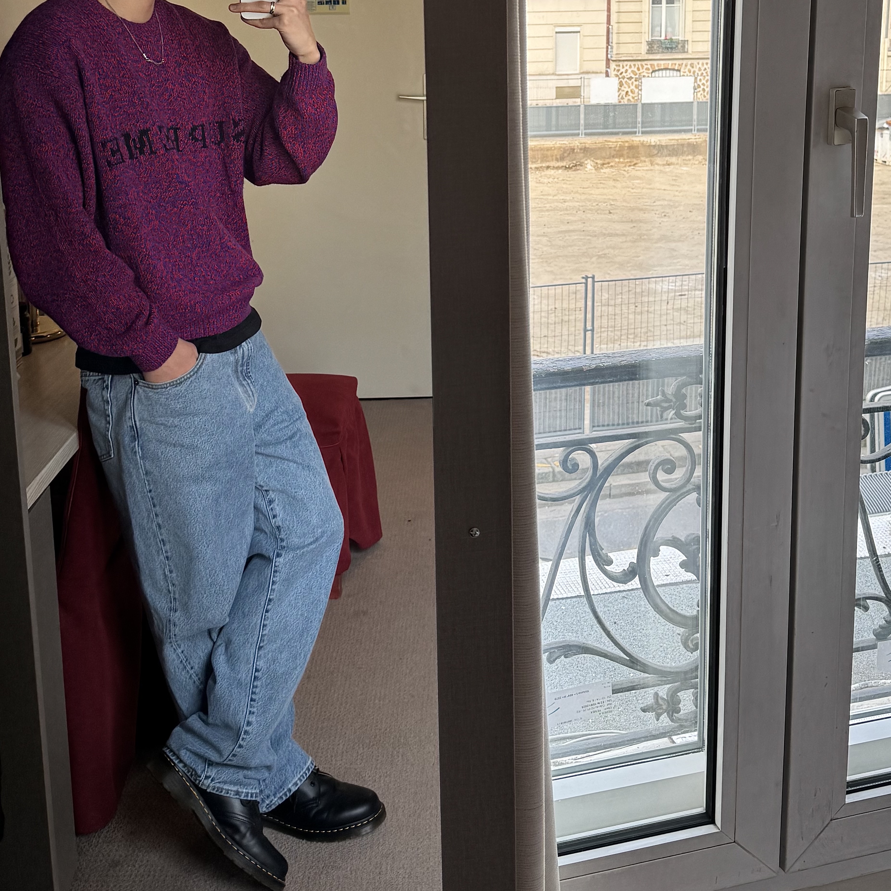 Supreme Baggy Jean Washed Indigo - 25SS, Supreme Contrast Logo Sweater Red Melange - 25SS 착용 스타일 - 2