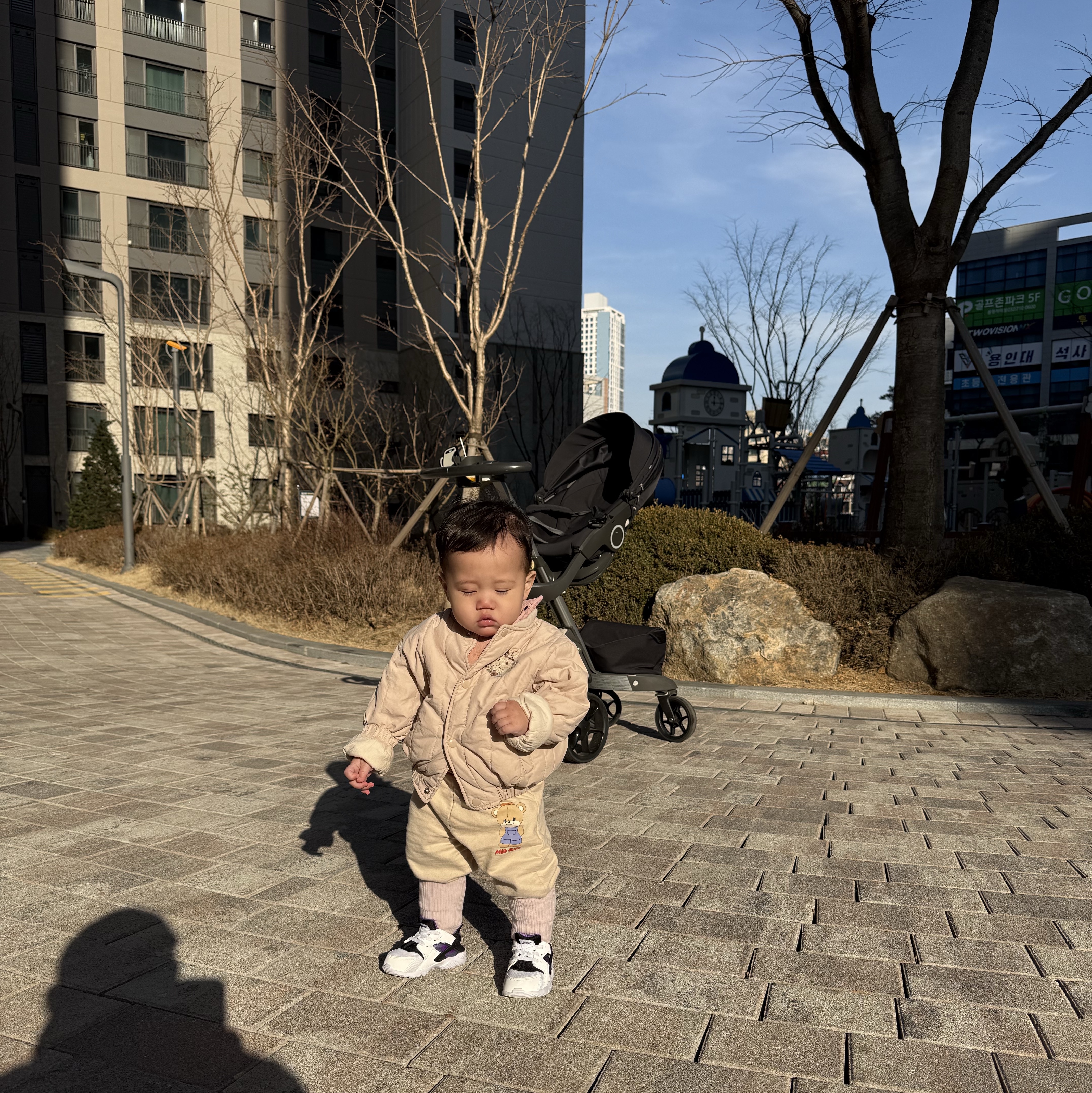 (W) 나이키 에어 허라치 화이트 일렉트로 퍼플 착용 스타일