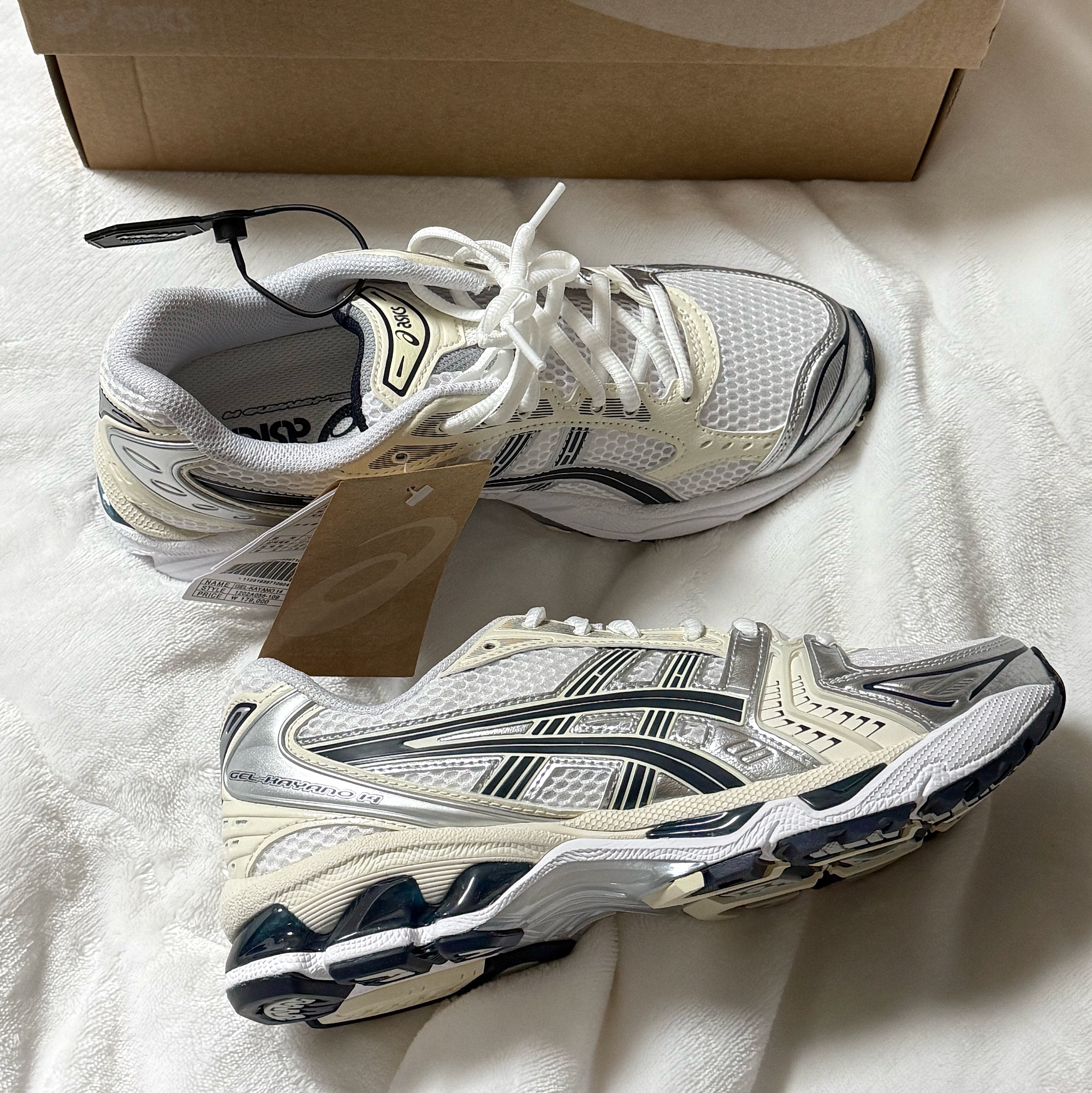 (W) Asics Gel-Kayano 14 White Midnight 착용 스타일