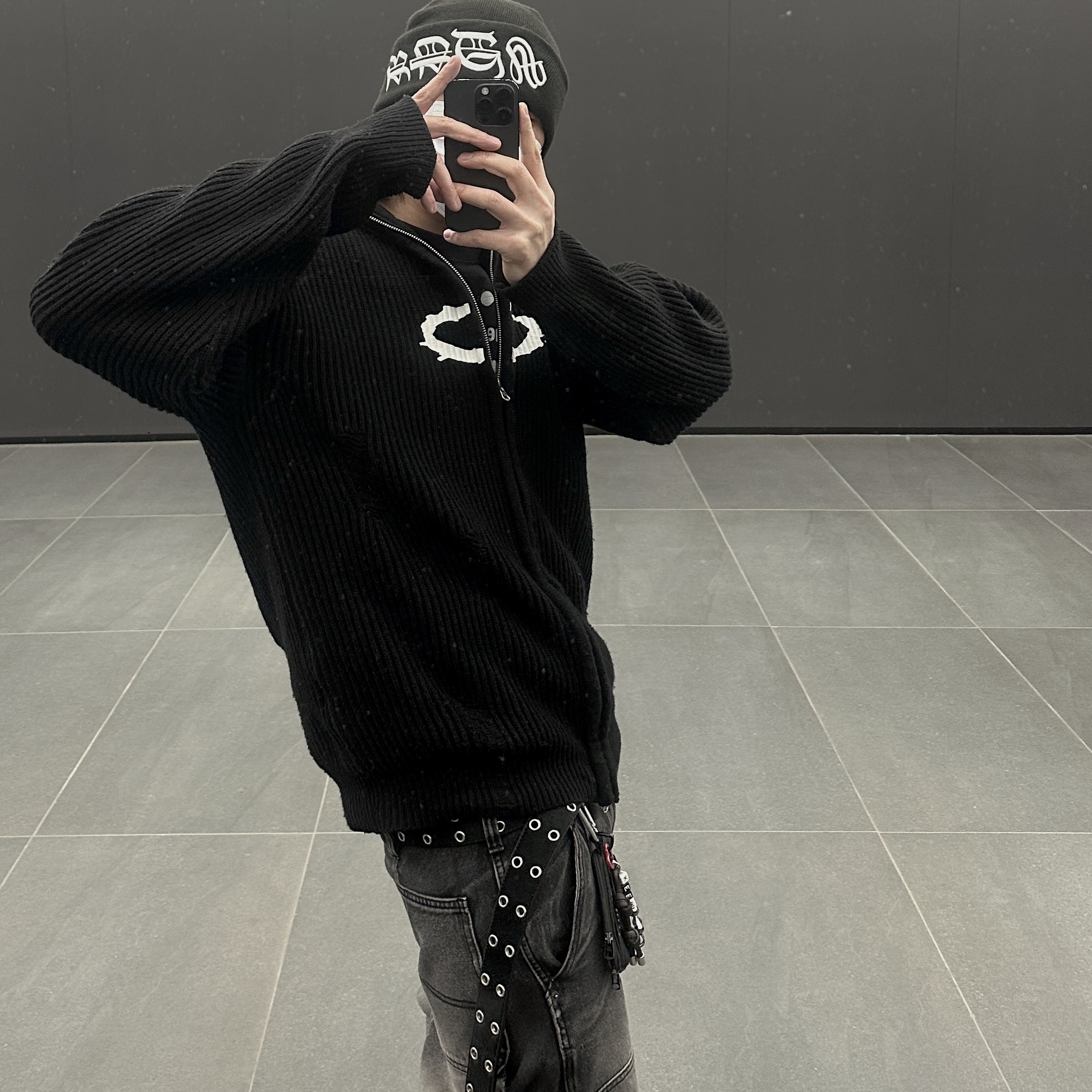 Supreme New Era Blackletter Beanie Black - 25SS 착용 스타일