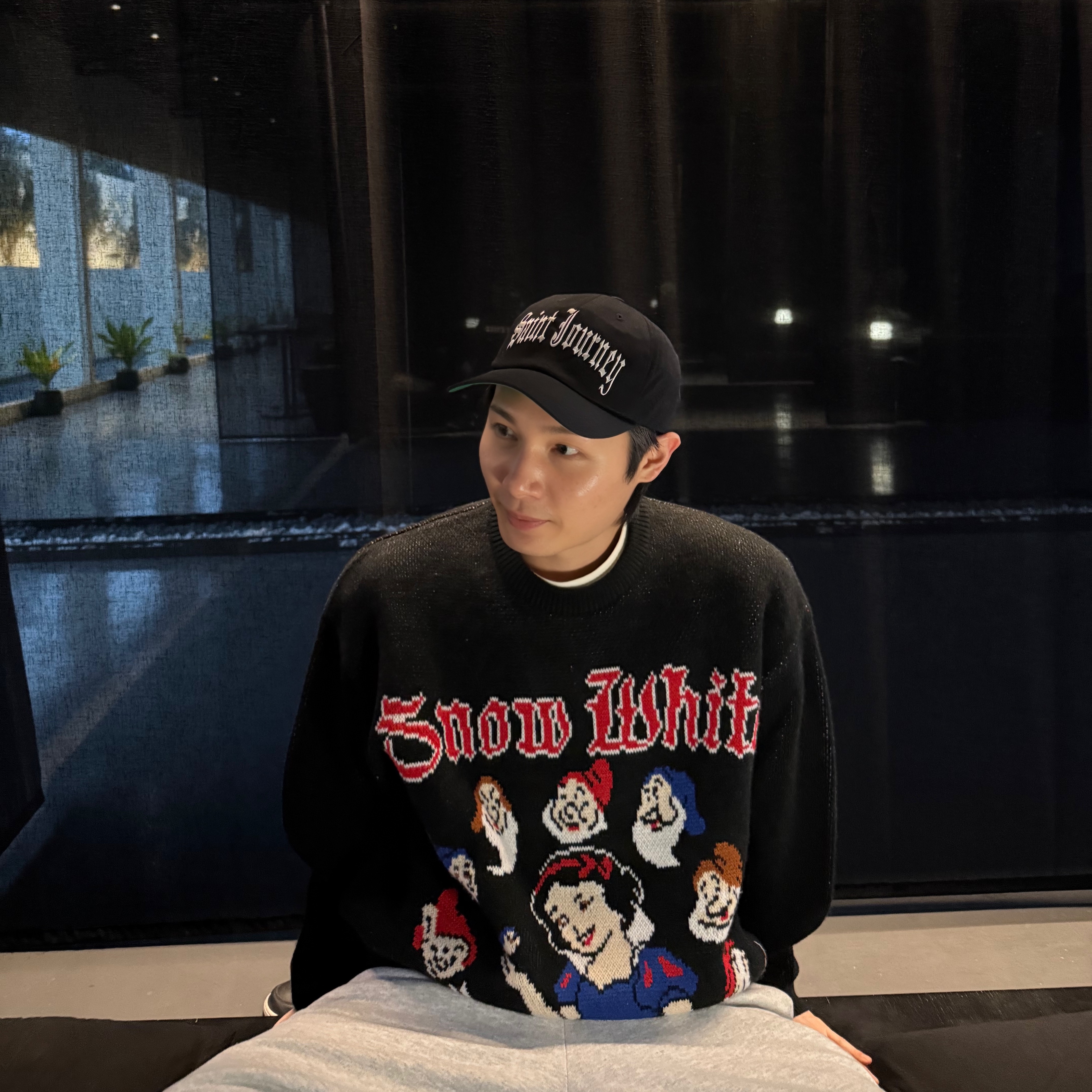 Supreme Snow White Sweater Black - 24FW 착용 스타일 - 5
