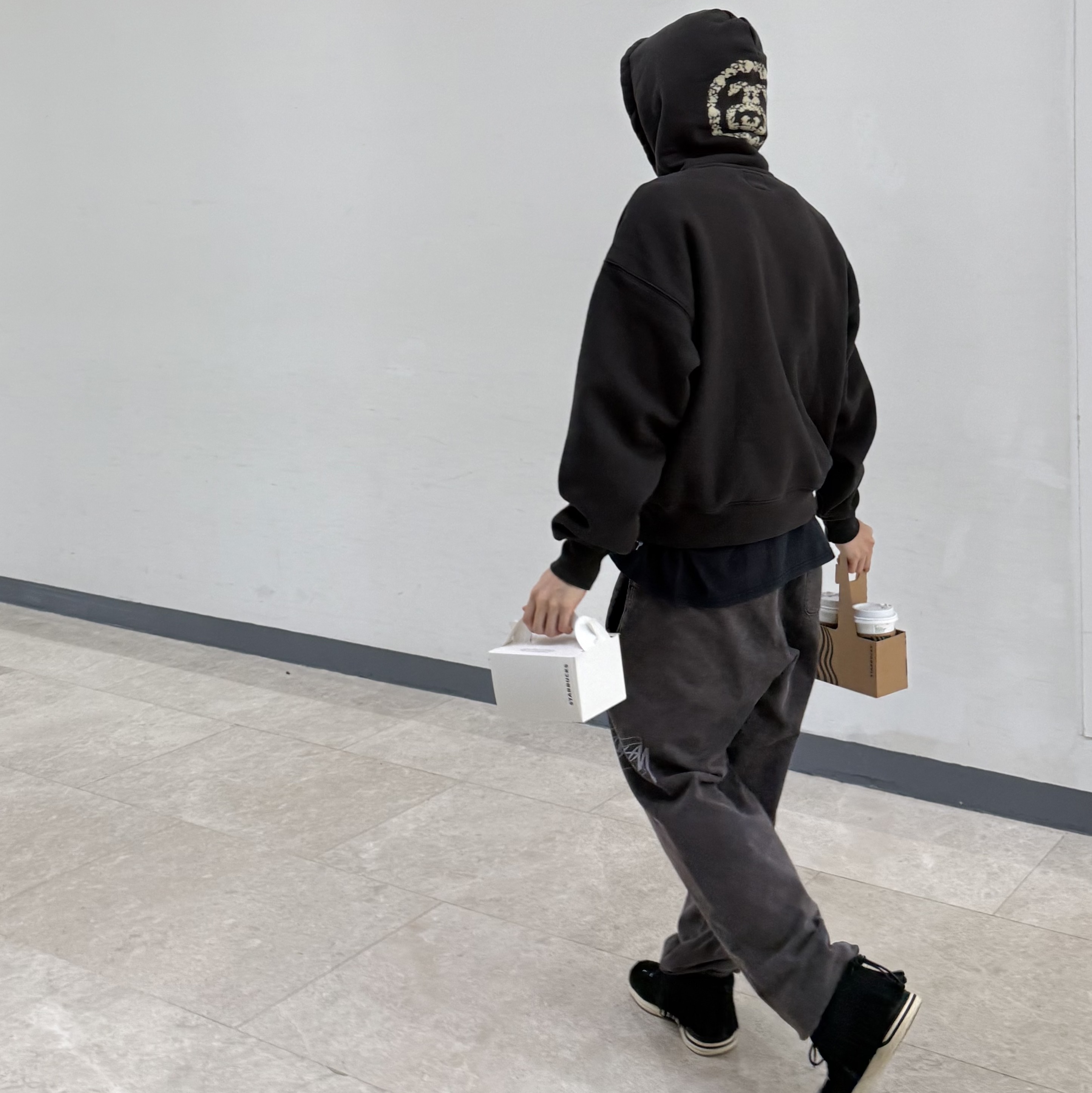 Stussy x Denim Tears Graphic Hoodie Black 착용 스타일 - 5