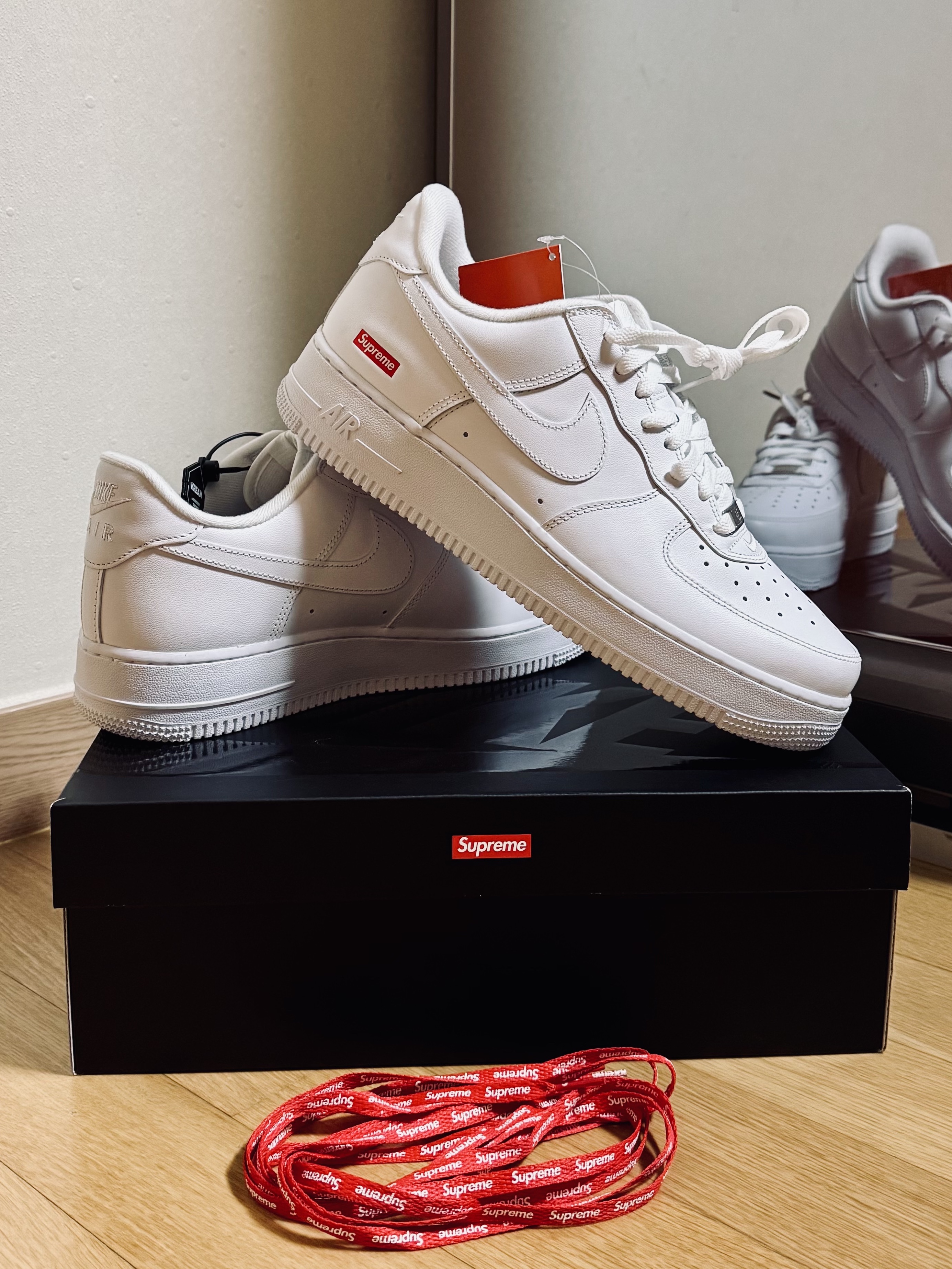 Nike x Supreme Air Force 1 Low White 착용 스타일