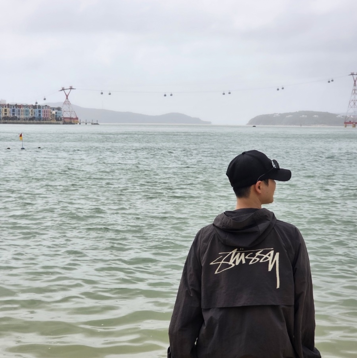 Stussy Wave Dye Beach Shell Jacket Black 착용 스타일 - 2