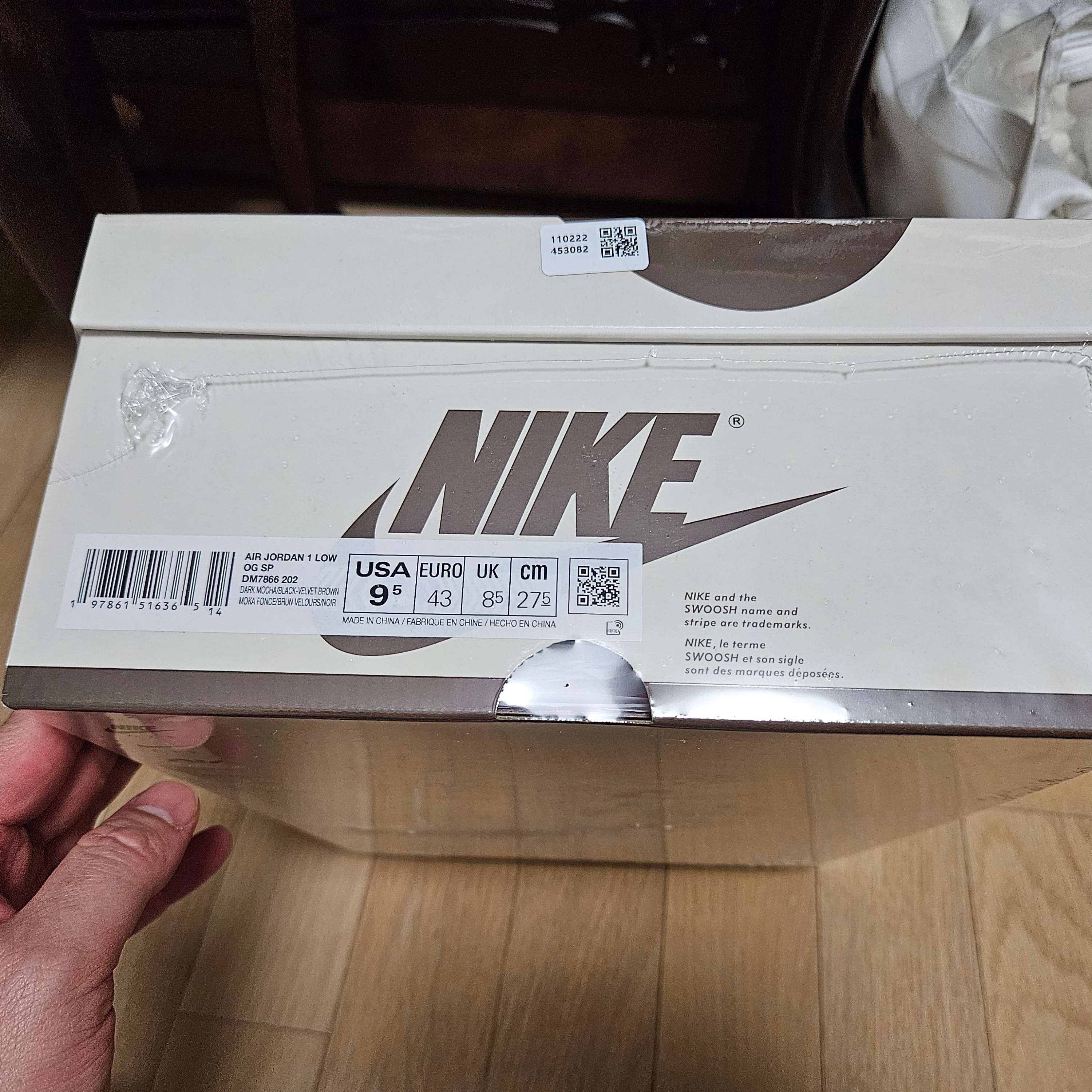 Jordan 1 x Travis Scott Retro Low OG SP Velvet Brown and Dark Mocha 착용 스타일 - 4