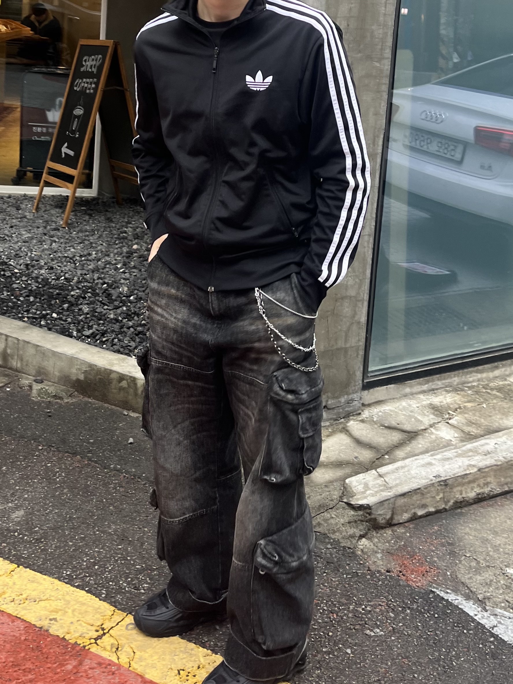 (W) Nike Shox R4 Black, Diesel Straight Jeans D-Fish Black Dark Grey 착용 스타일
