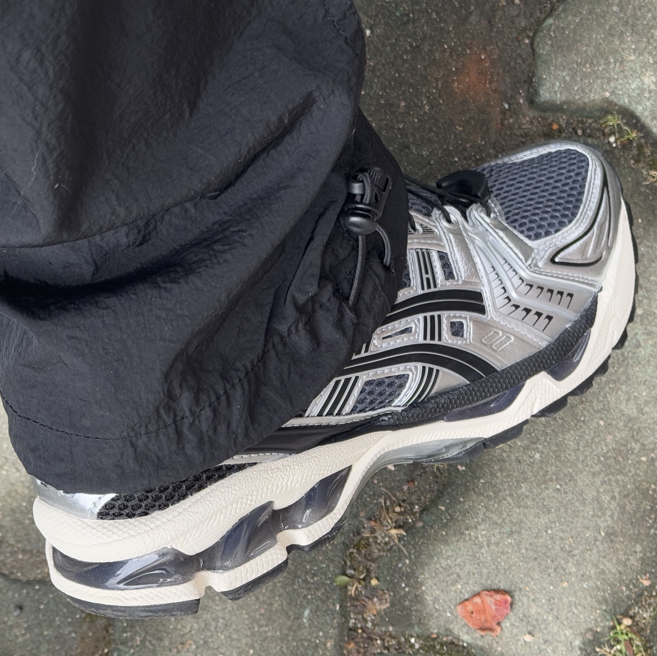 Asics Unlimited Gel-Kayano 14 Carrier Grey Black 착용 스타일 - 2