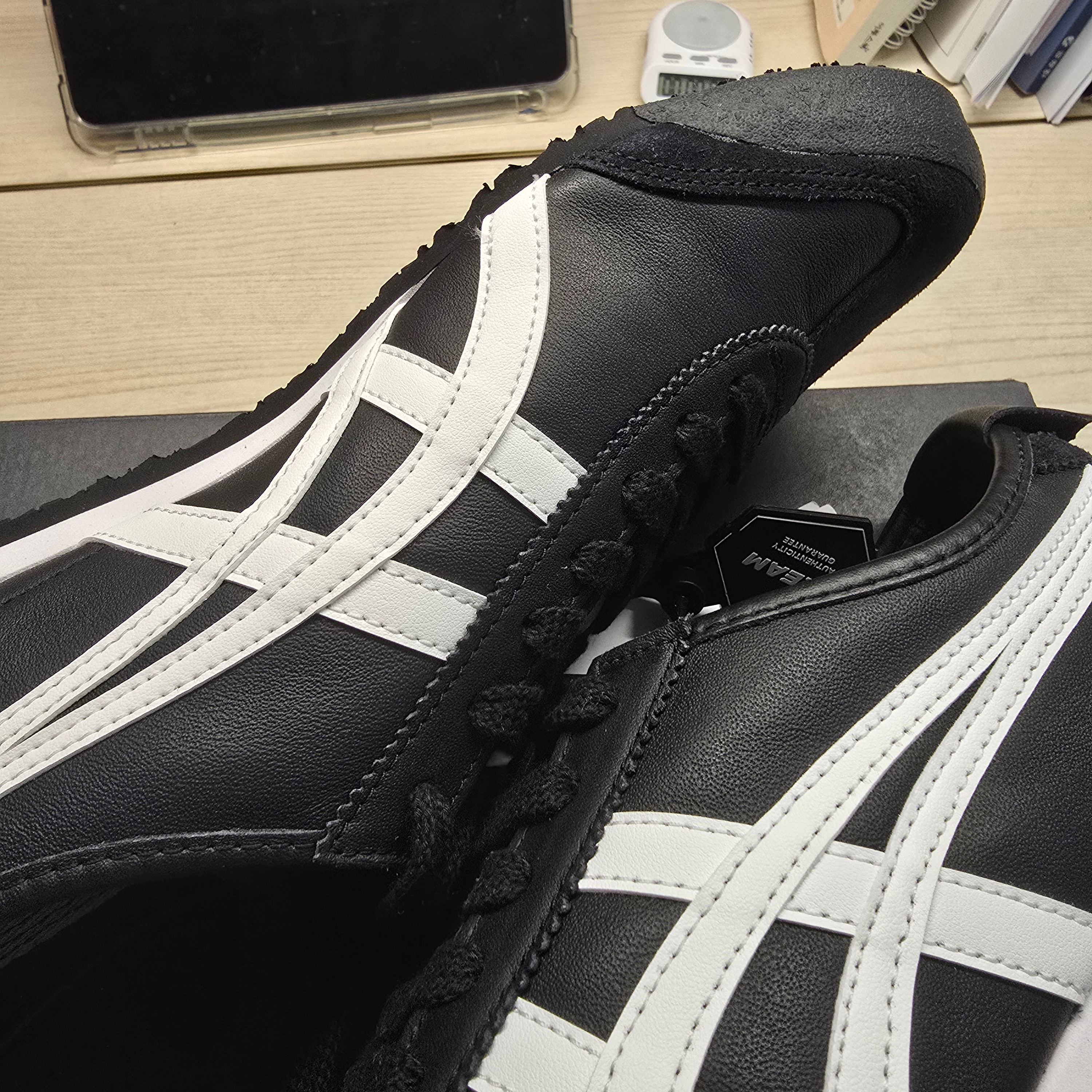 Onitsuka Tiger Mexico 66 Black White 착용 스타일 - 1