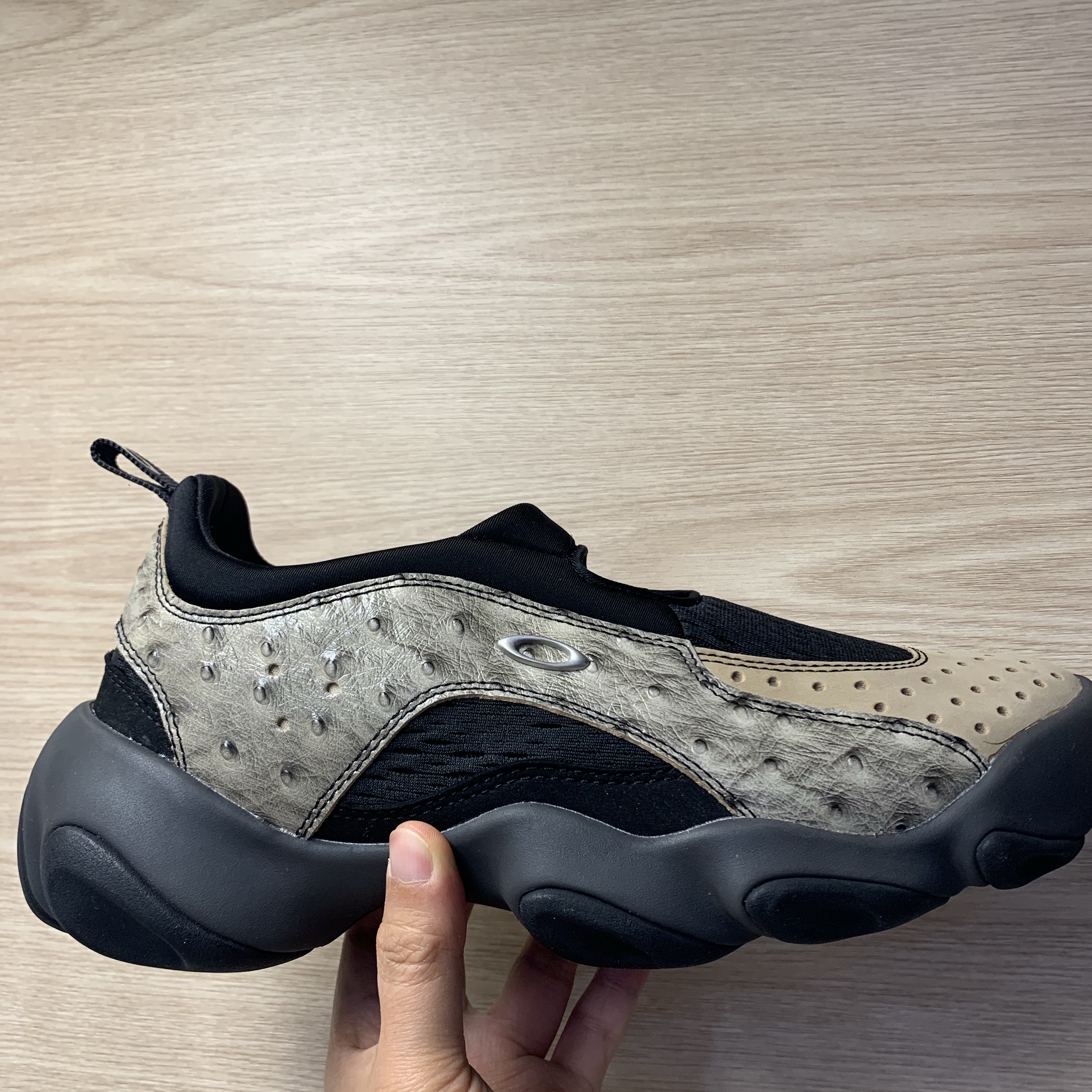 Oakley Factory Team x Brain Dead Ostrich Flesh Sandal Castle Black 착용 스타일