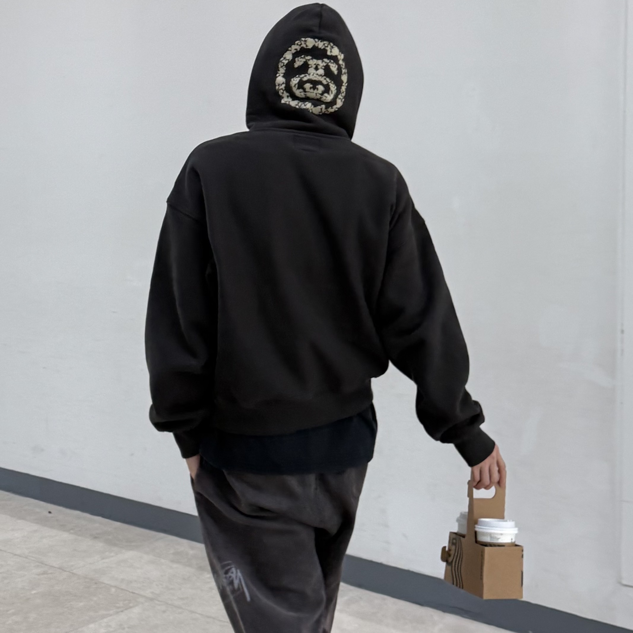 Stussy x Denim Tears Graphic Hoodie Black 착용 스타일 - 1