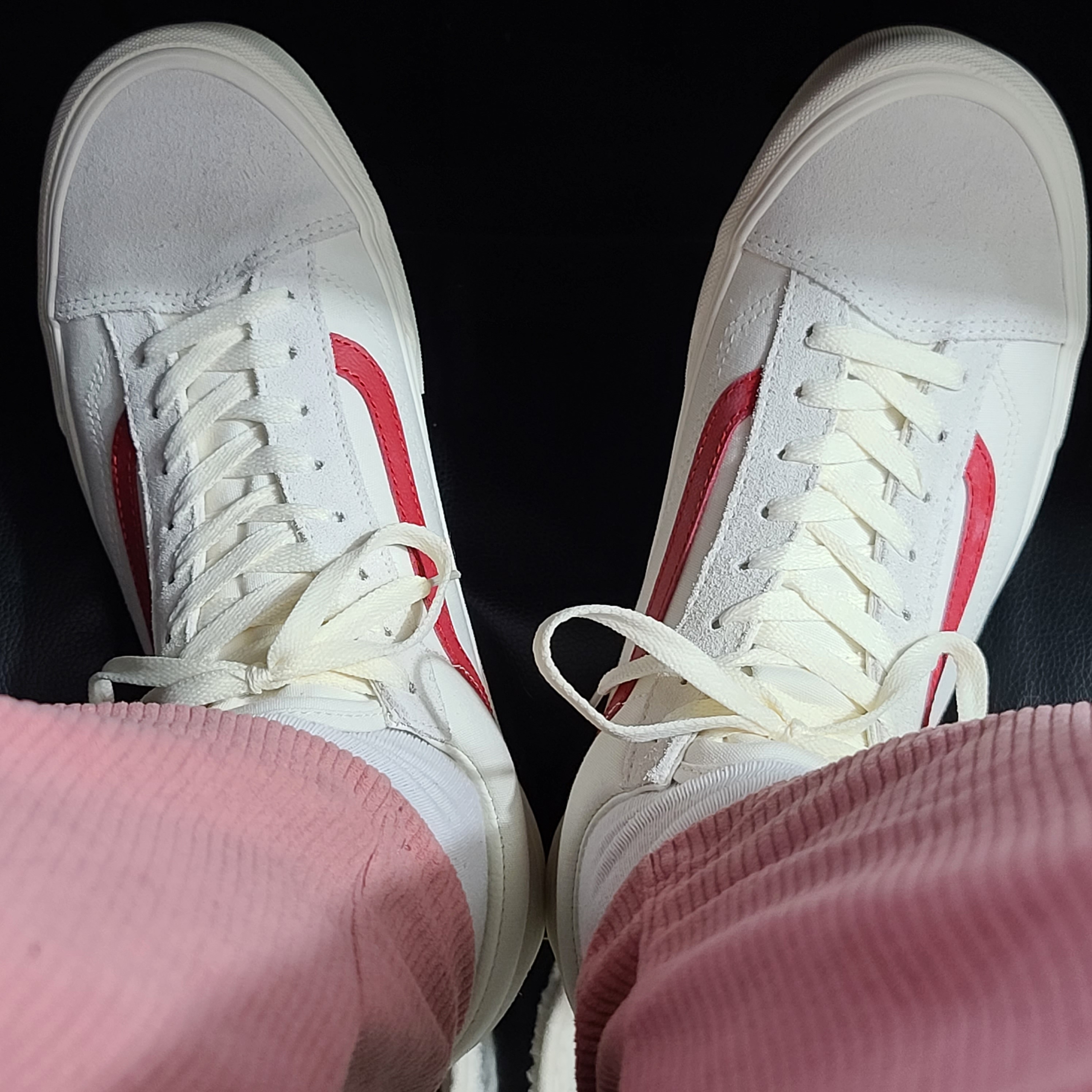 Vans Style 36 Marshmallow Racing Red 착용 스타일