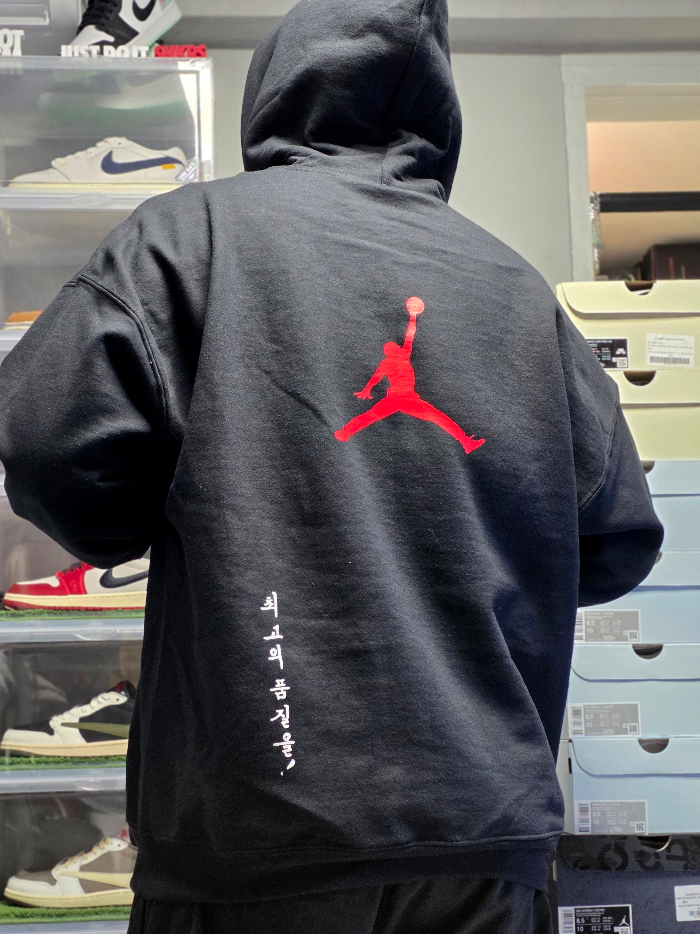 Tune x Jordan Hoodie Black Varsity Red 착용 스타일 - 1