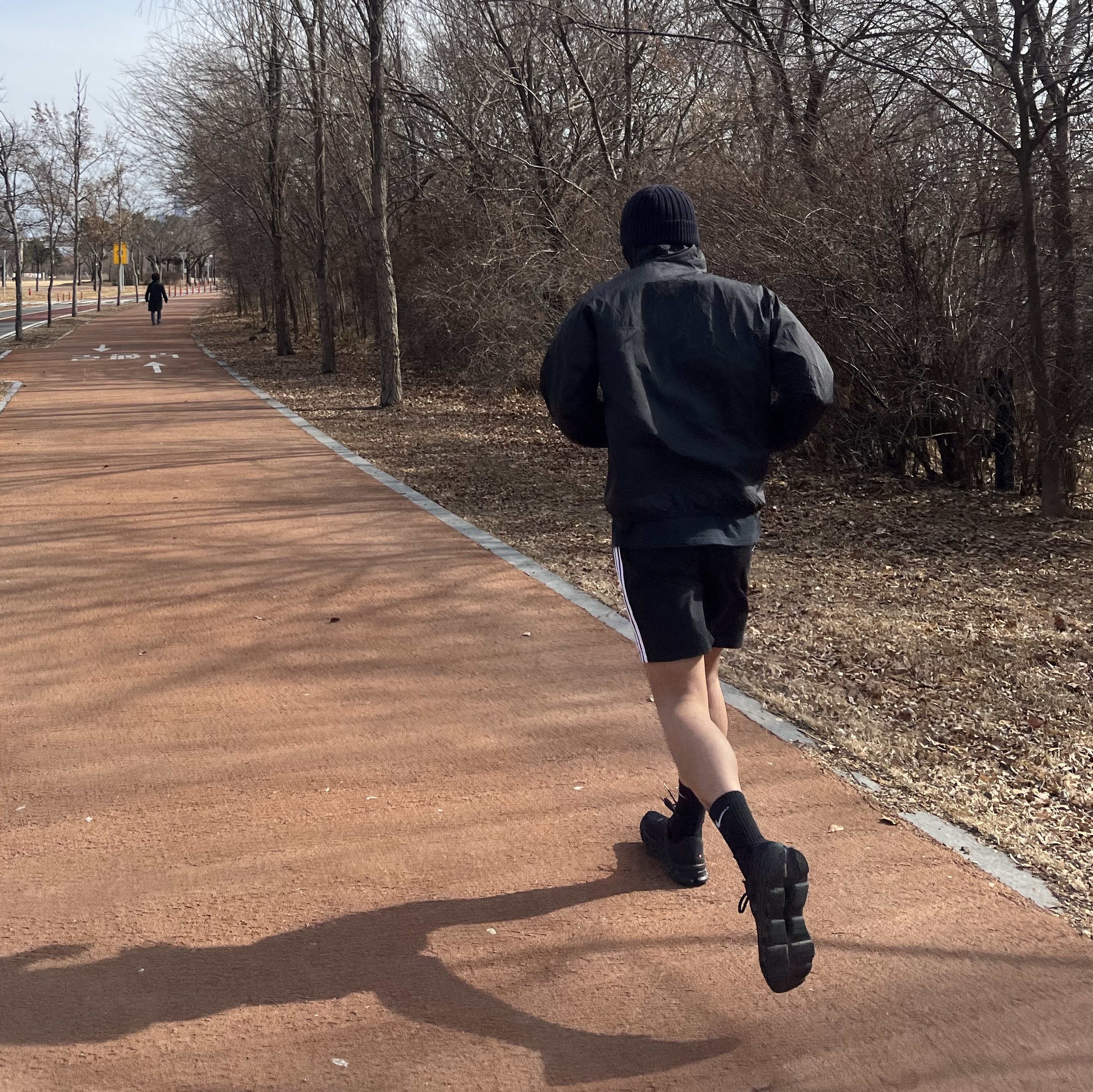 On Running Cloudmonster All Black 착용 스타일