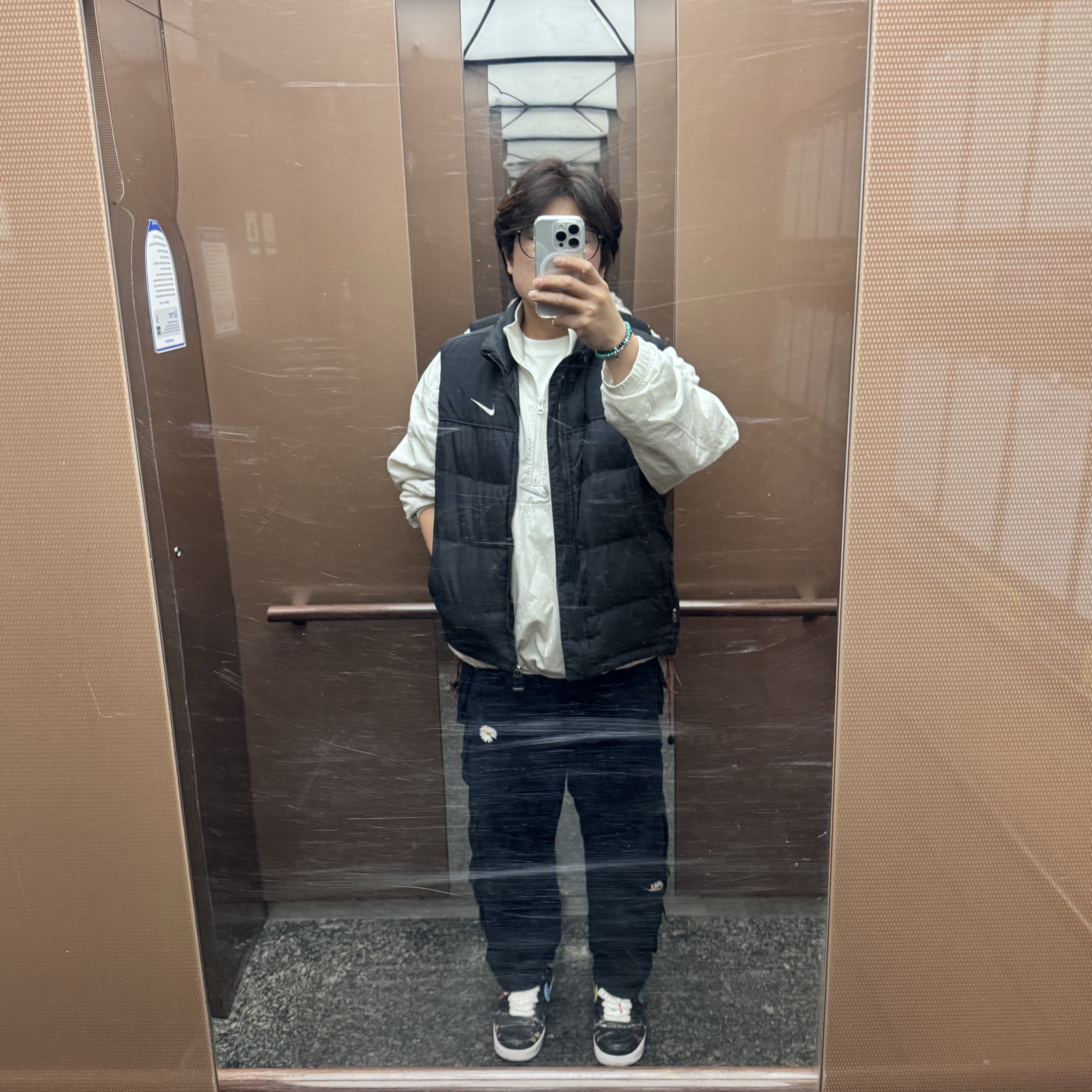 Supreme x Nike Ripstop Pullover White - 24SS, Nike x Peaceminusone Air Force 1 Low Para-Noise 3.0 Black and Multicolor 착용 스타일