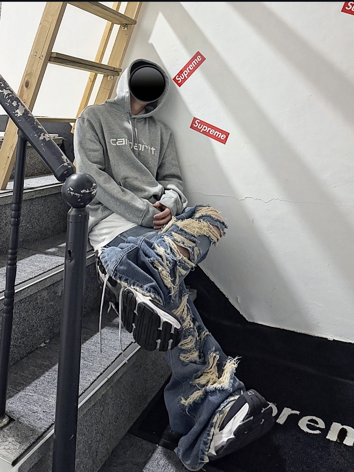 Balenciaga Cargo Sneakers White Grey, Stussy Basic Stussy LS T-Shirt White 착용 스타일 - 1