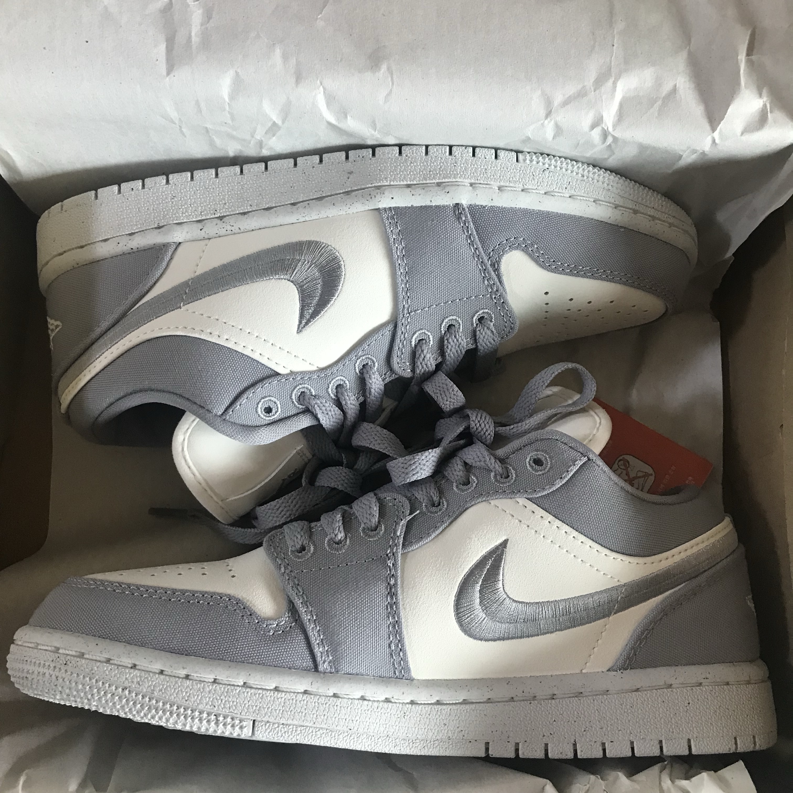 (W) Jordan 1 Low SE Light Steel Grey 착용 스타일