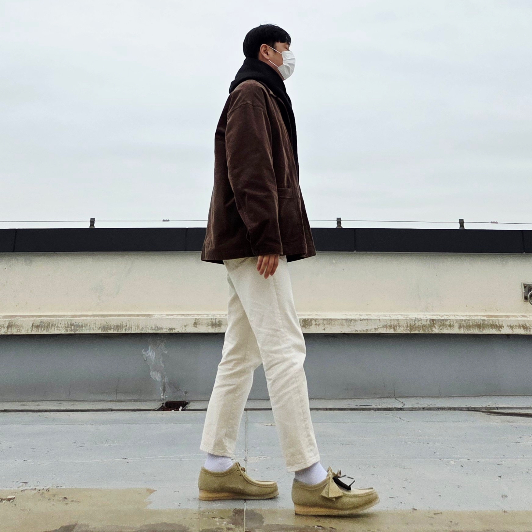 Clarks Wallabee Maple Suede, Essentials Pull-Over Hoodie Black - 21SS 착용 스타일 - 4