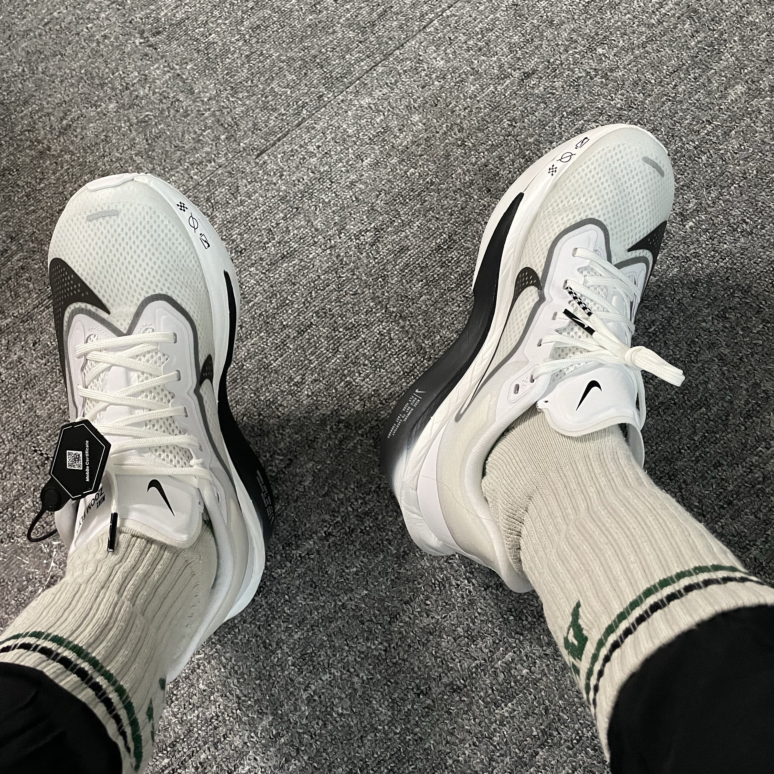 Nike Zoom Fly 6 White Smoke Grey 착용 스타일 - 1