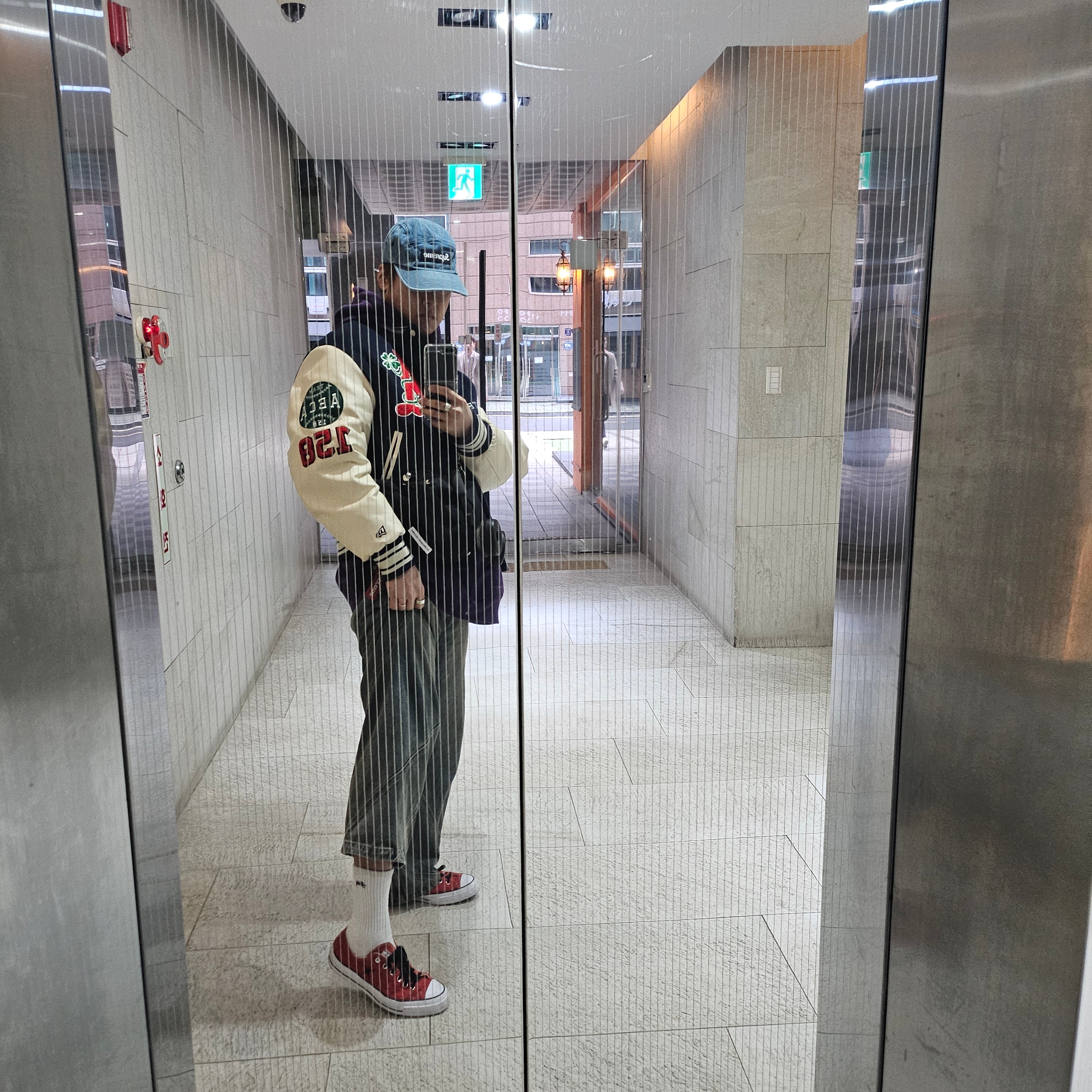 Supreme Washed Chino Twill Camp Cap Denim - 23FW, New Era x Aeca White Varsity Jacket Navy 착용 스타일 - 3
