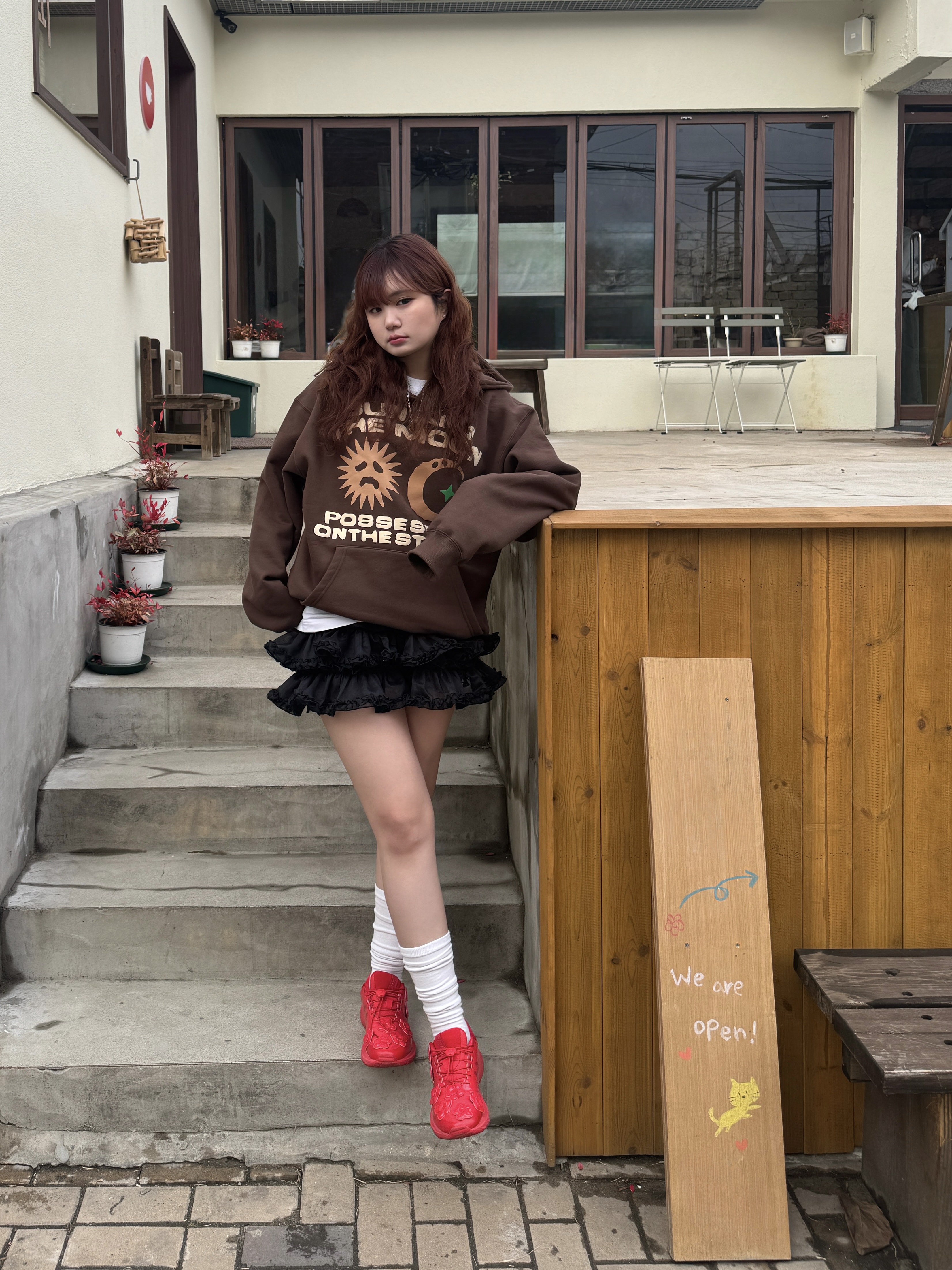 Asics x Cecilie Bahnsen Gel-Terrain Red, POTS All Day Hoodie Brown 착용 스타일 - 3