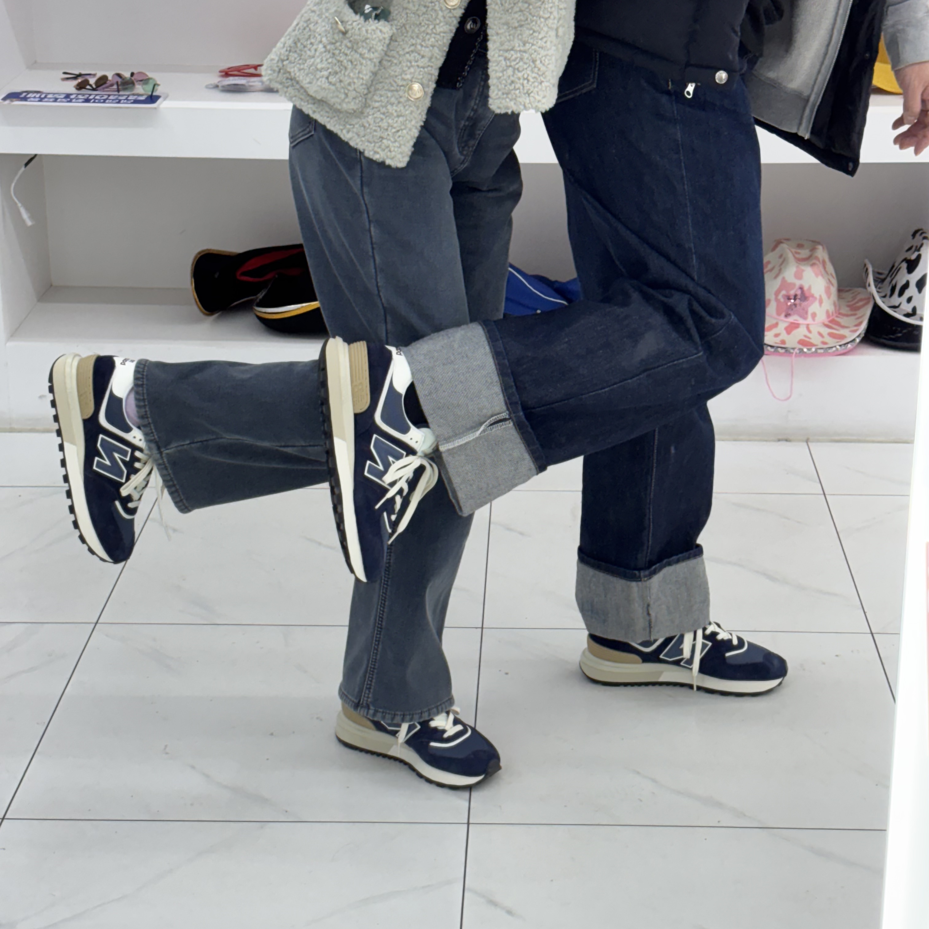뉴발란스 574 레거시 네이비 착용 스타일