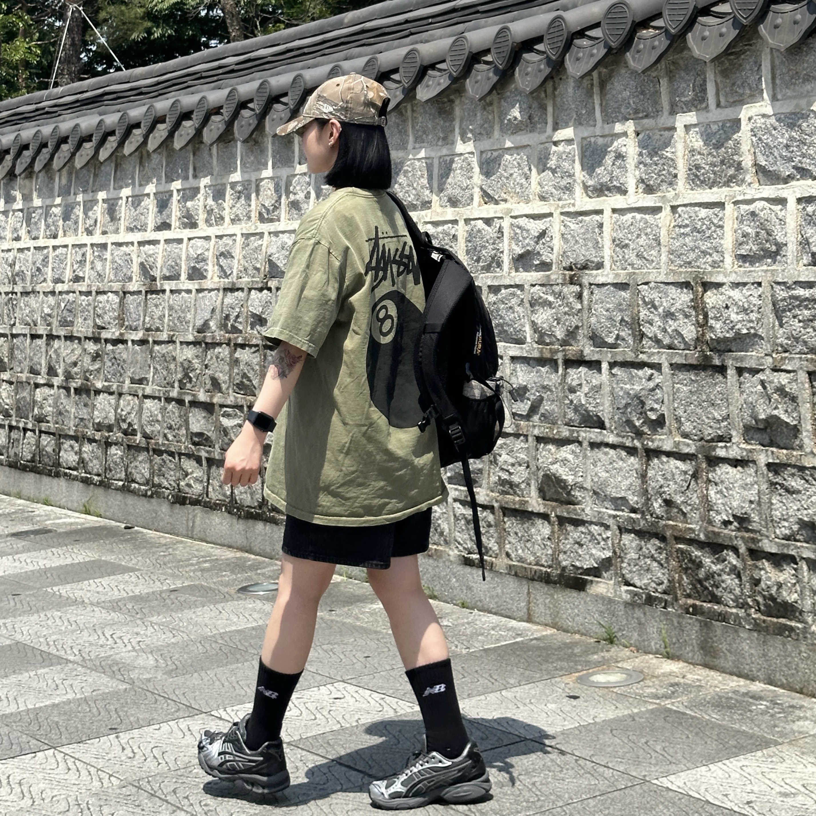 Stussy 8 Ball Pigment Dyed T-Shirt Olive, Asics x Unaffected Gel-Kayano 14 Silver Moon 착용 스타일