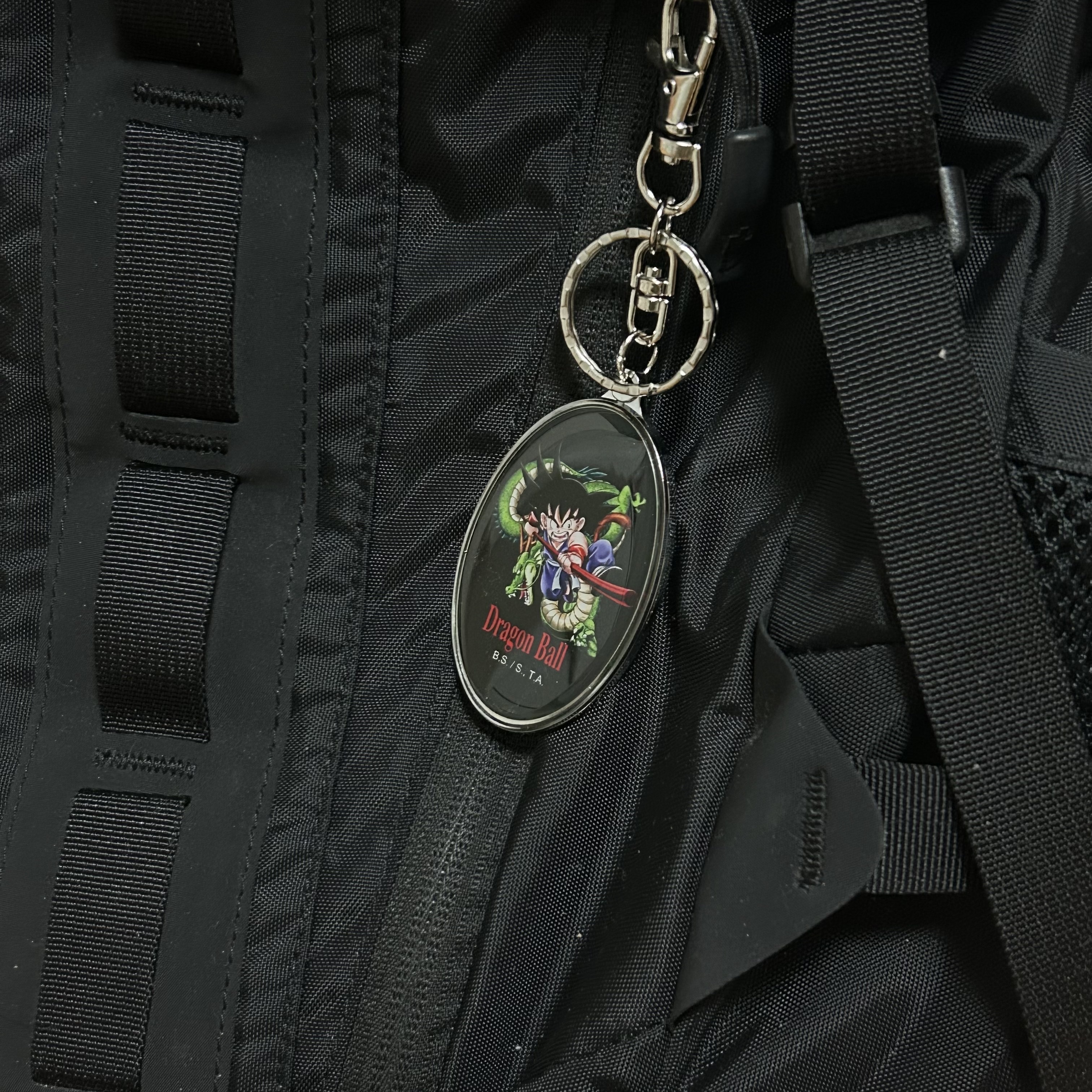 DB Graphic Metal Keyring Goku 착용 스타일