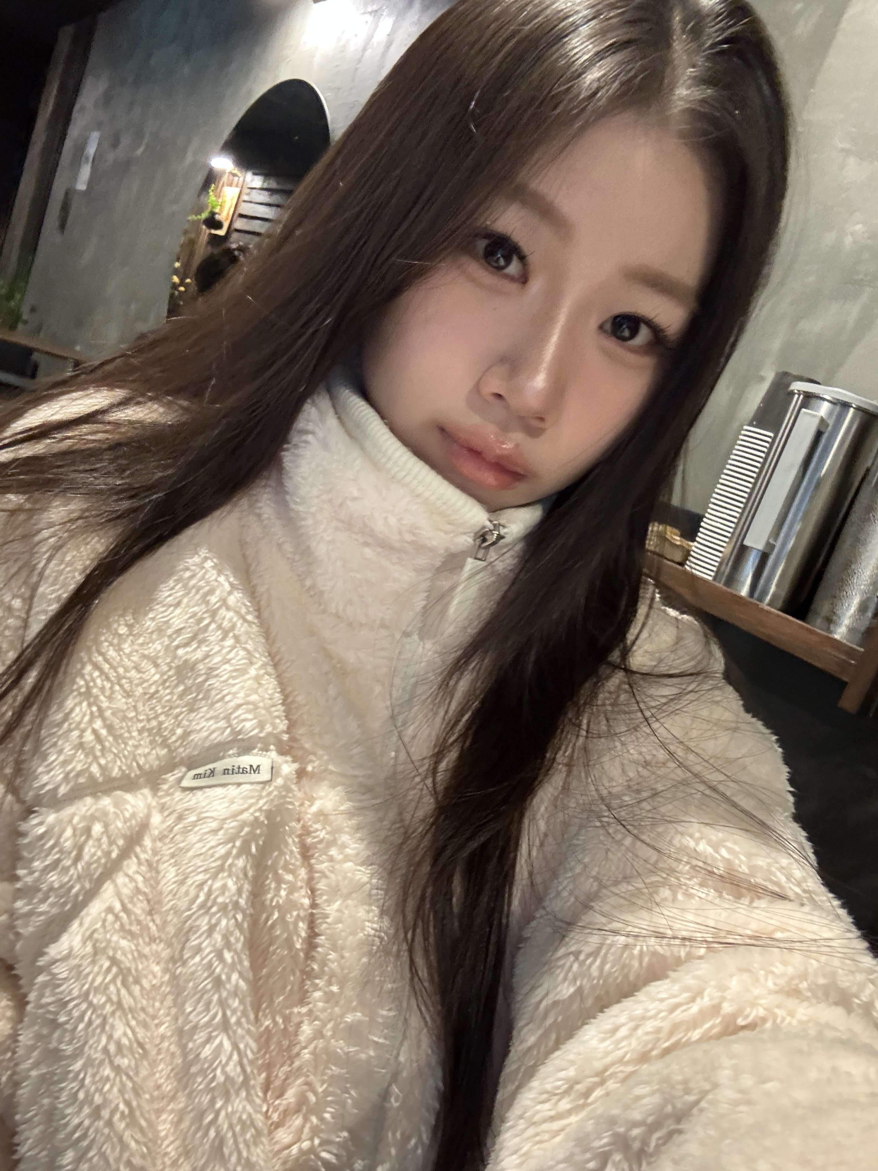 (W) 마뗑킴 백 로고 플리스 점퍼 아이보리 착용 스타일 - 2