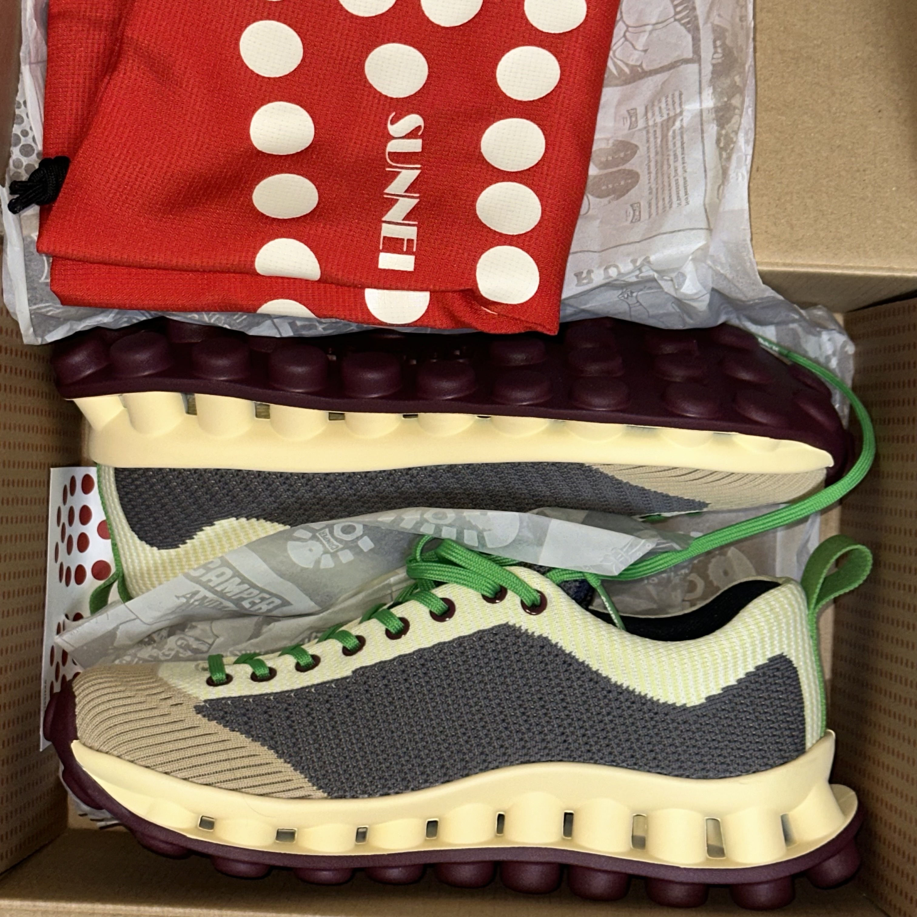 Camper X Sunnei Men Pelotissima Sneakers Yellow & Beige 착용 스타일 - 1