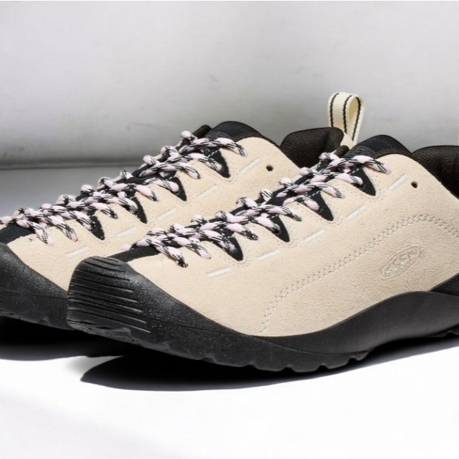 Keen 25SS New Jasper Sneakers Birch/Black 착용 스타일