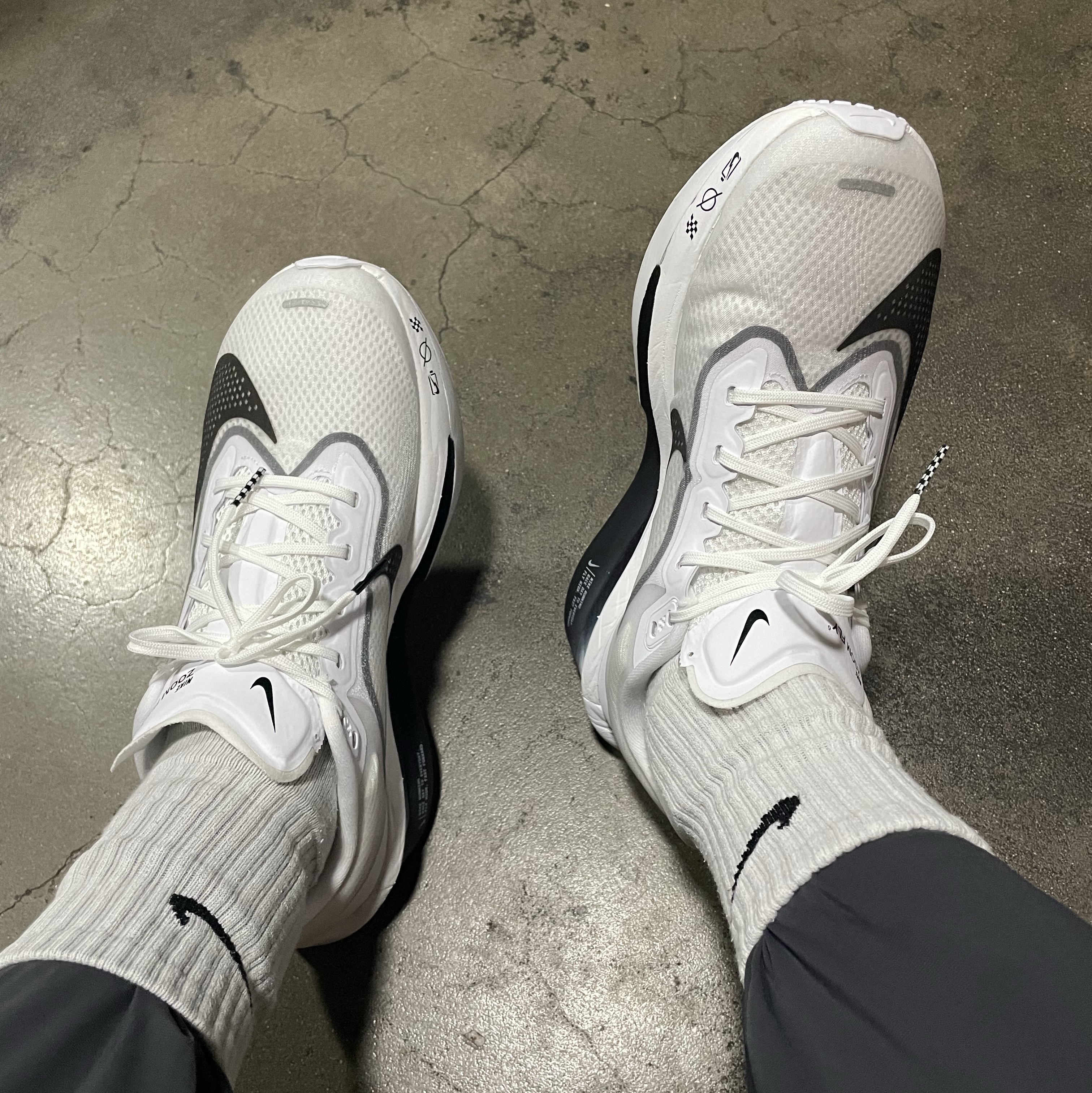Nike Zoom Fly 6 White Smoke Grey 착용 스타일 - 2