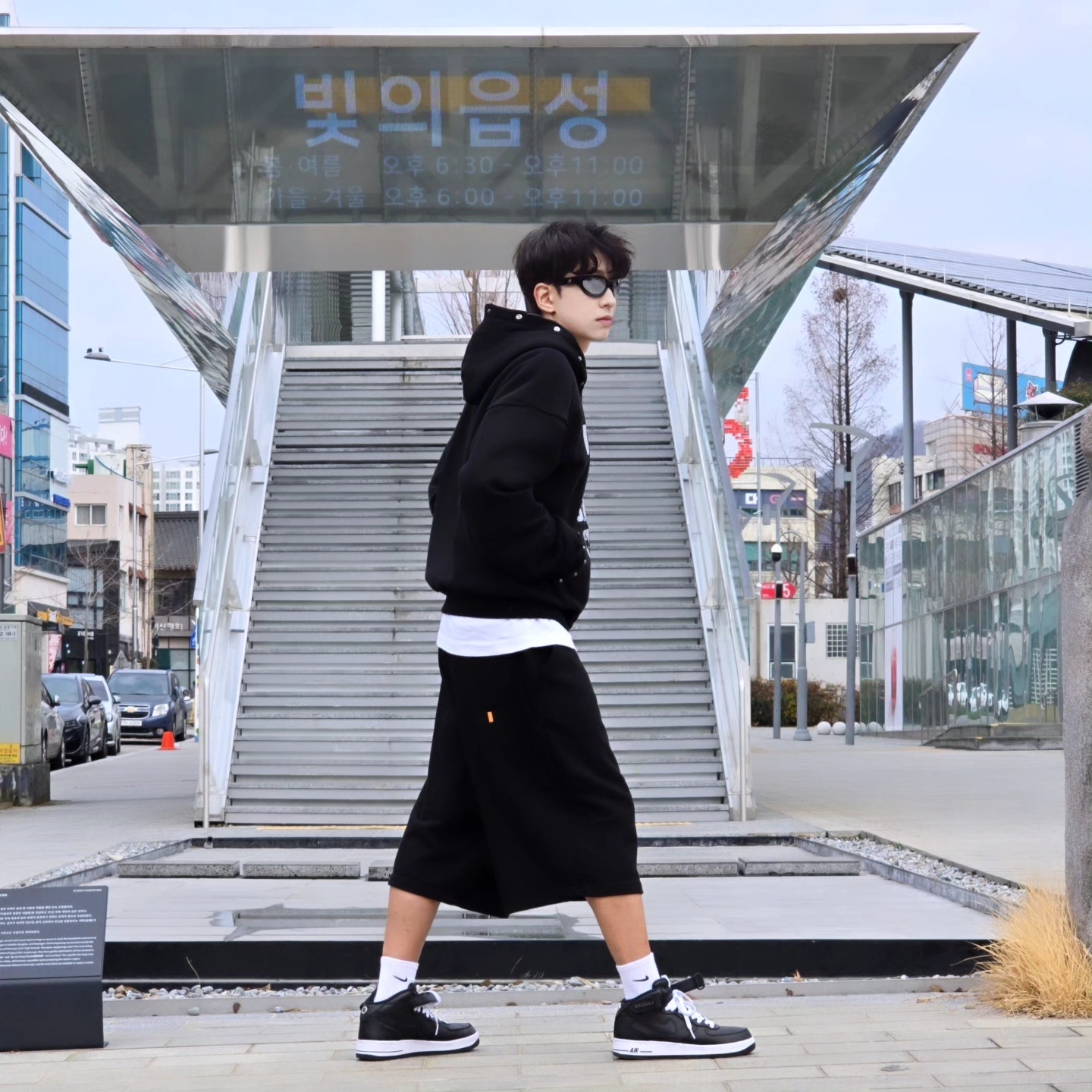 Nike x Stussy Air Force 1 '07 Mid SP Black 착용 스타일 - 3
