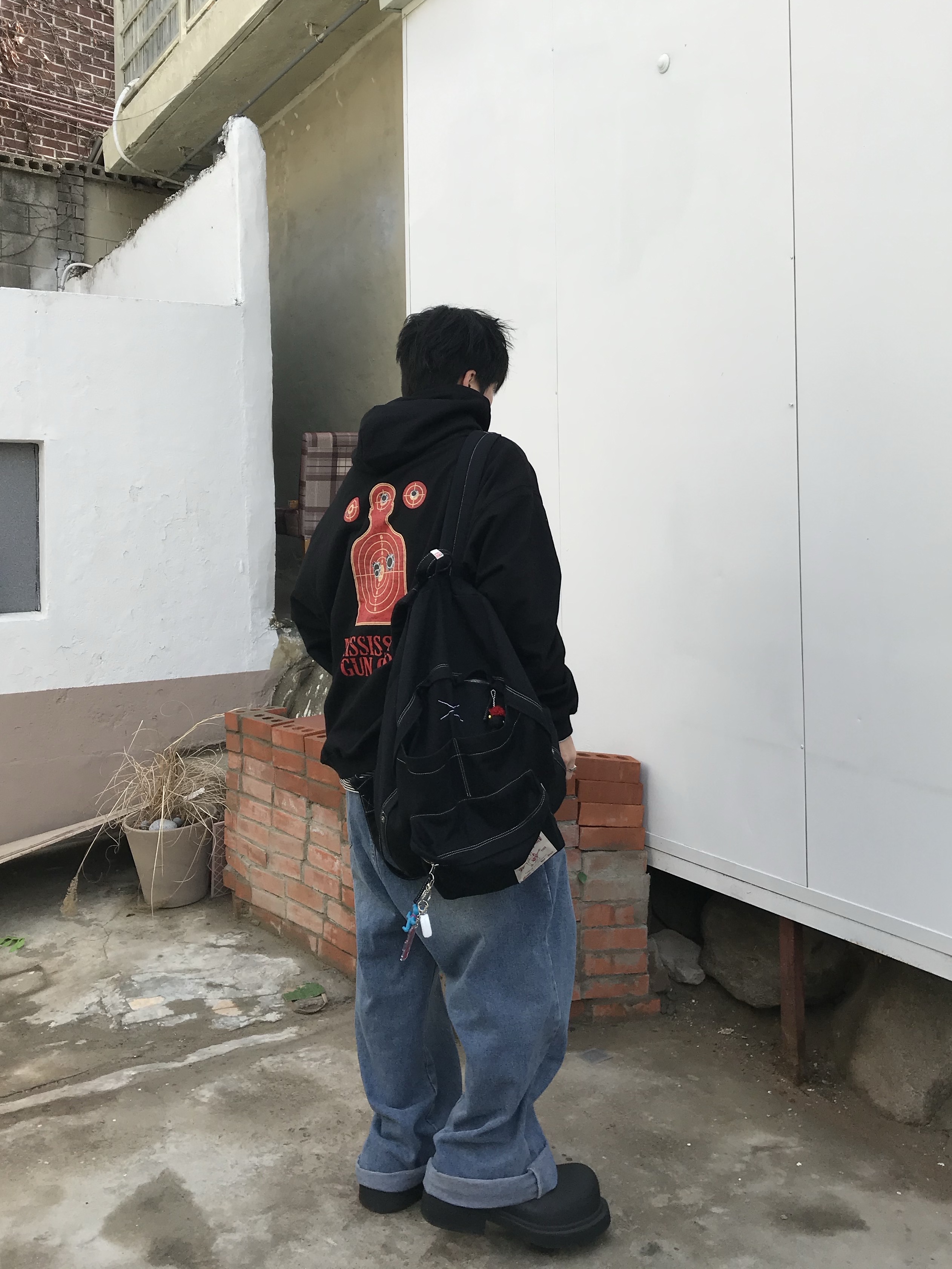 True Religion Authentic Wide Backpack Black, Balenciaga Steroid Derby Black 착용 스타일 - 2