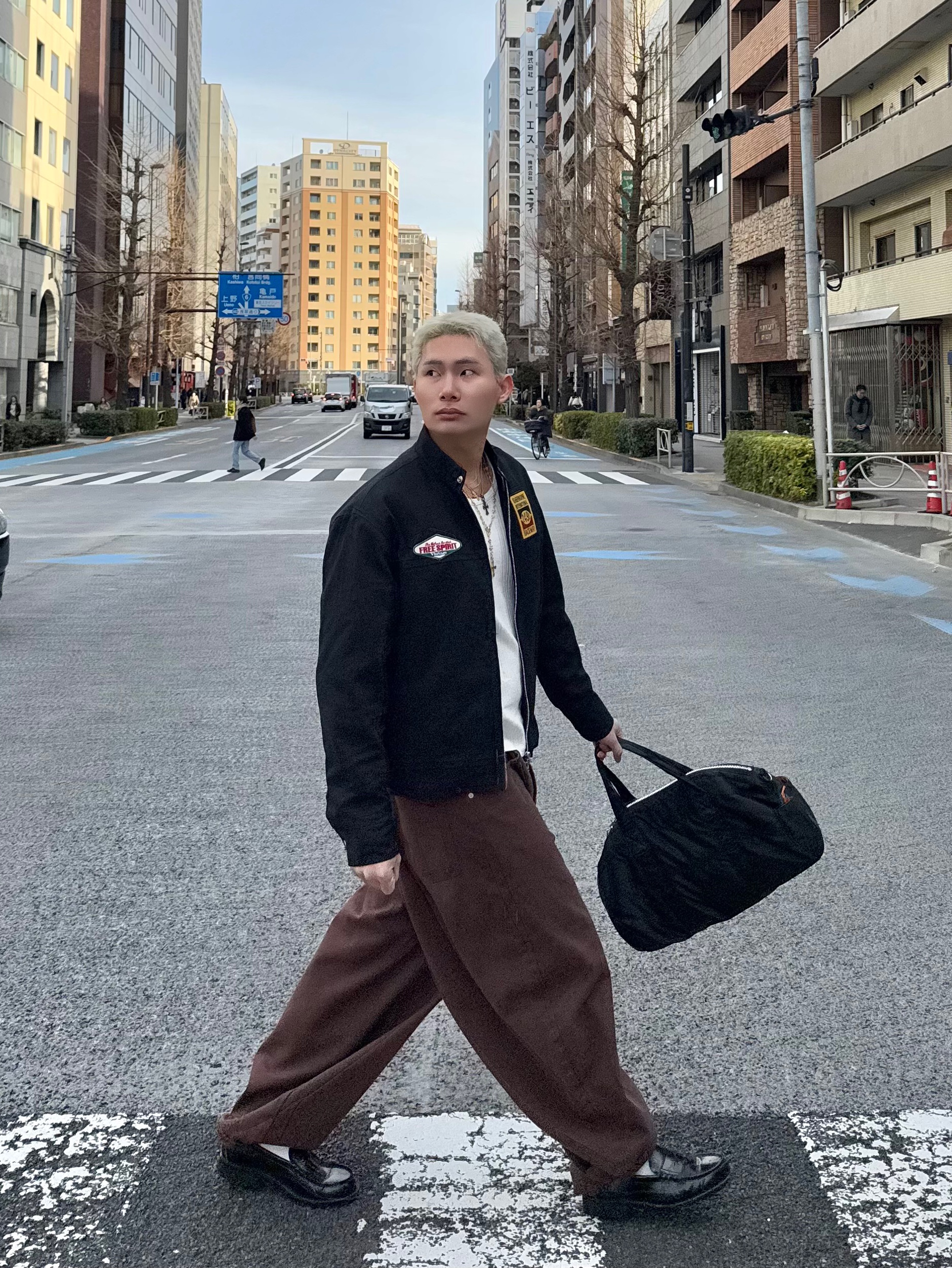 Porter All New Tanker Boston Bag L Black 착용 스타일 - 4