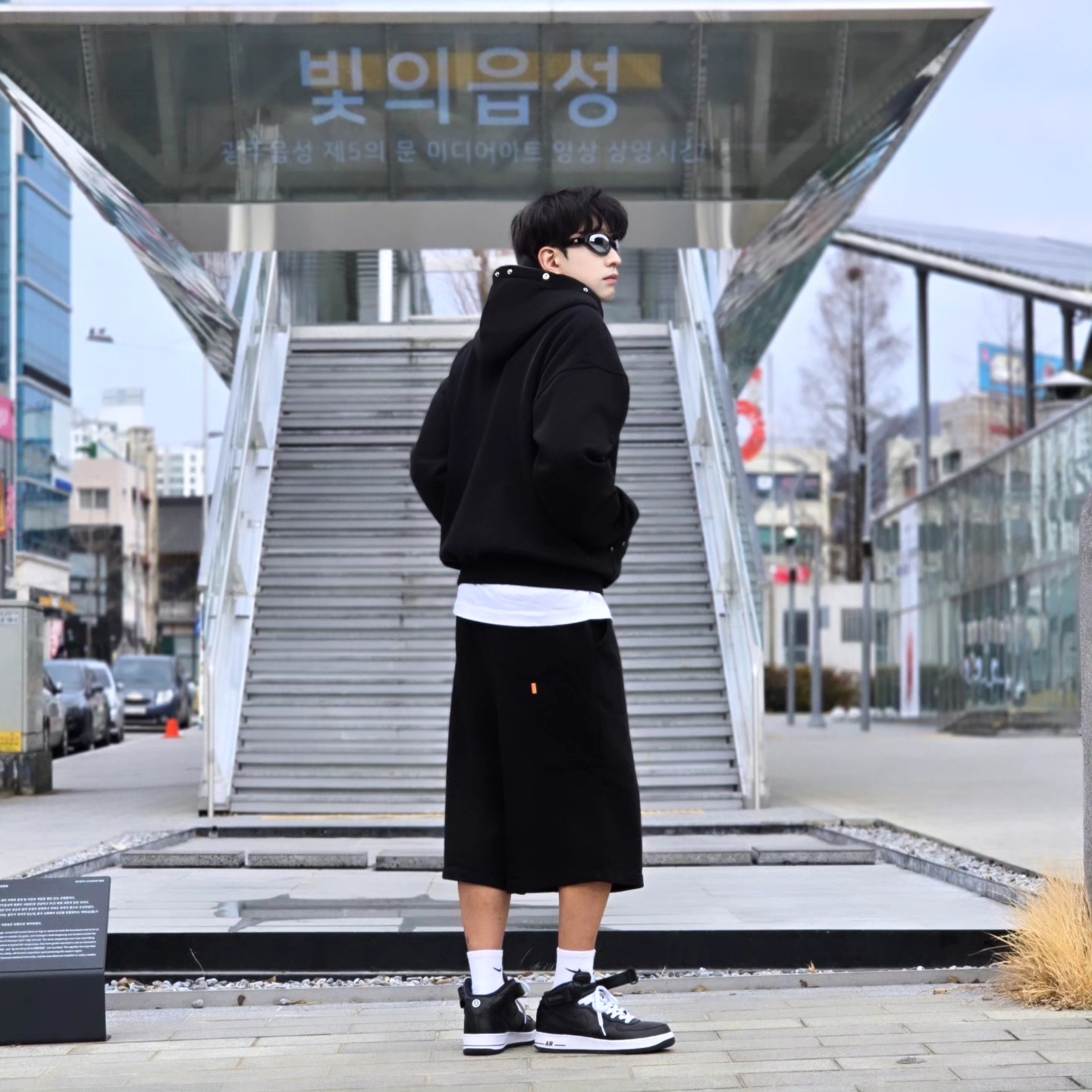 Nike x Stussy Air Force 1 '07 Mid SP Black 착용 스타일 - 4