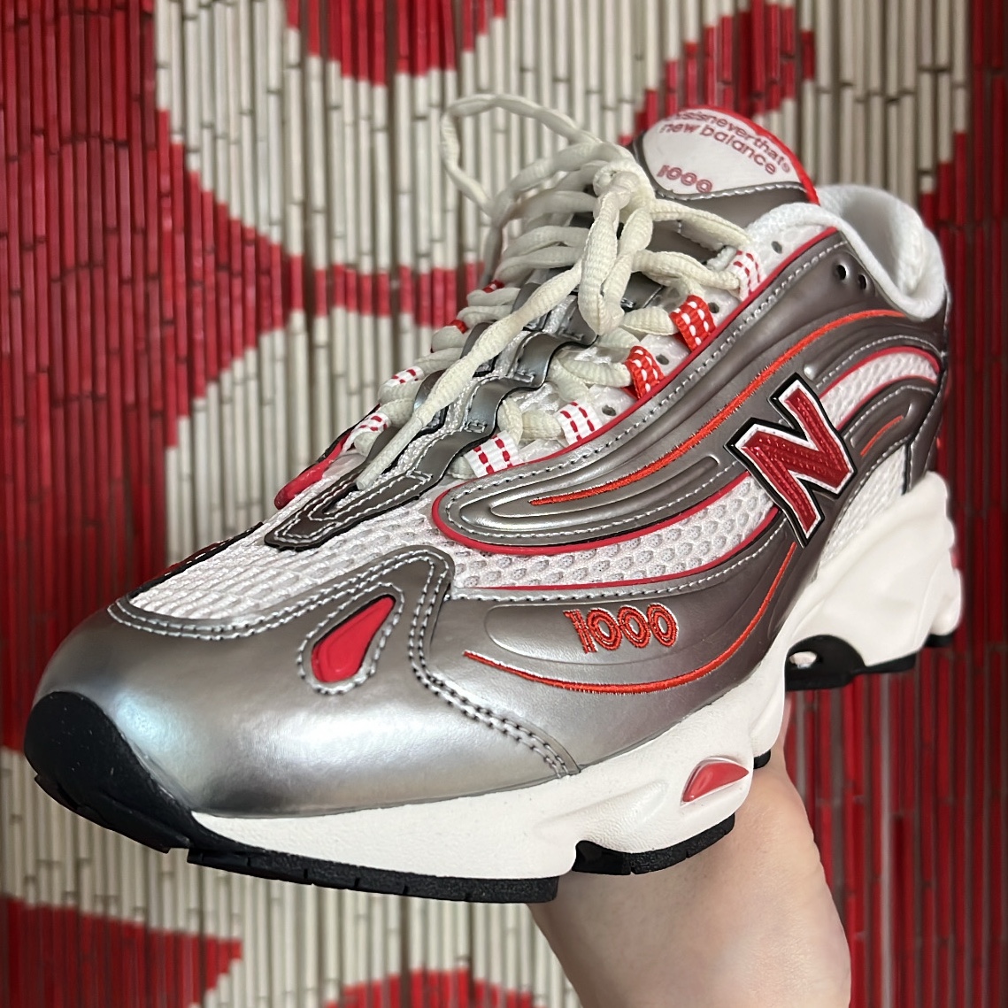 New Balance x Thisisneverthat M1000 Metallic Silver Red, OJOS Paneled Crop Shell Jacket Black 착용 스타일 - 1