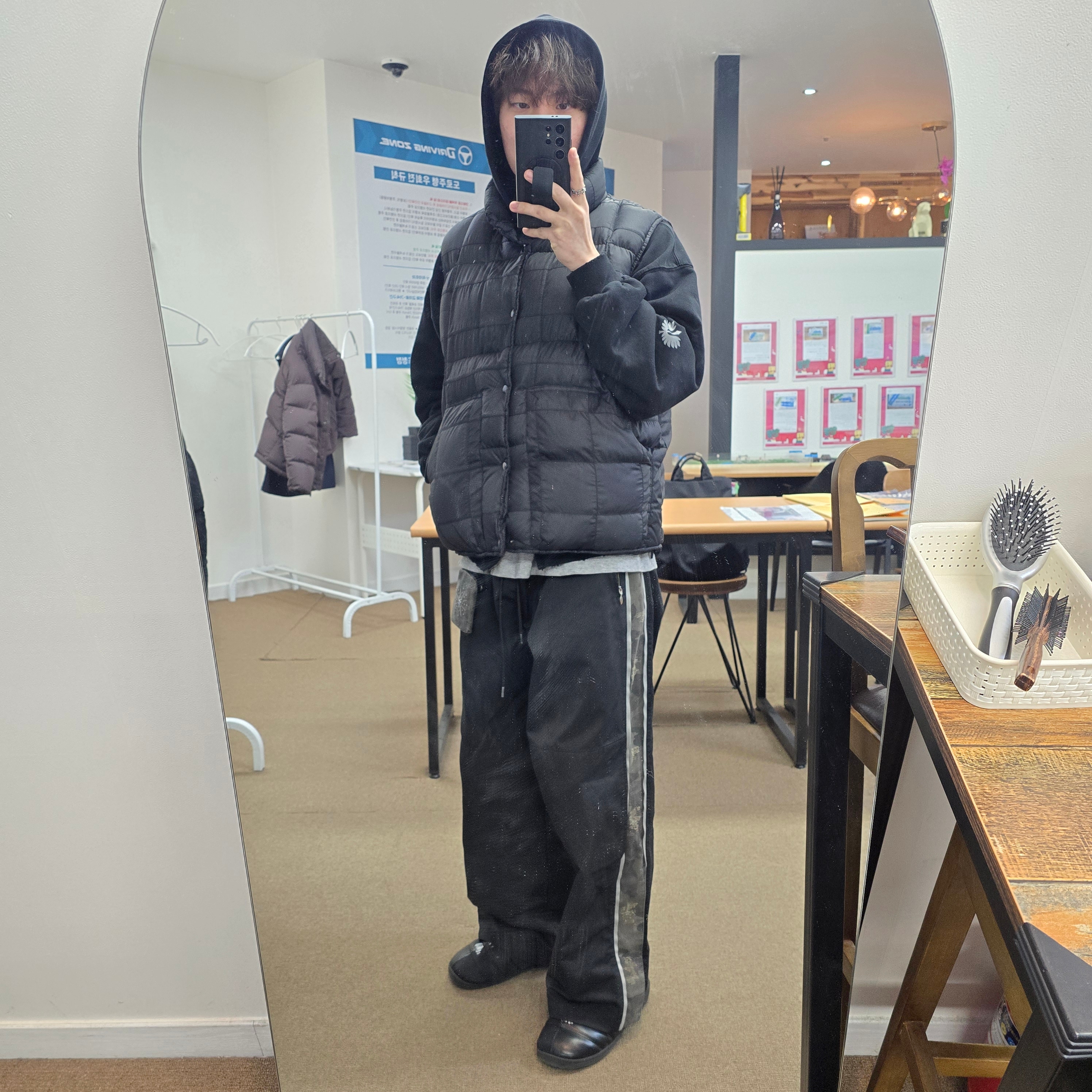 Polyteru Patched Down Puffer Vest Black, Polyteru 1011 Nylon Track Pants Side Camou Black 착용 스타일 - 1