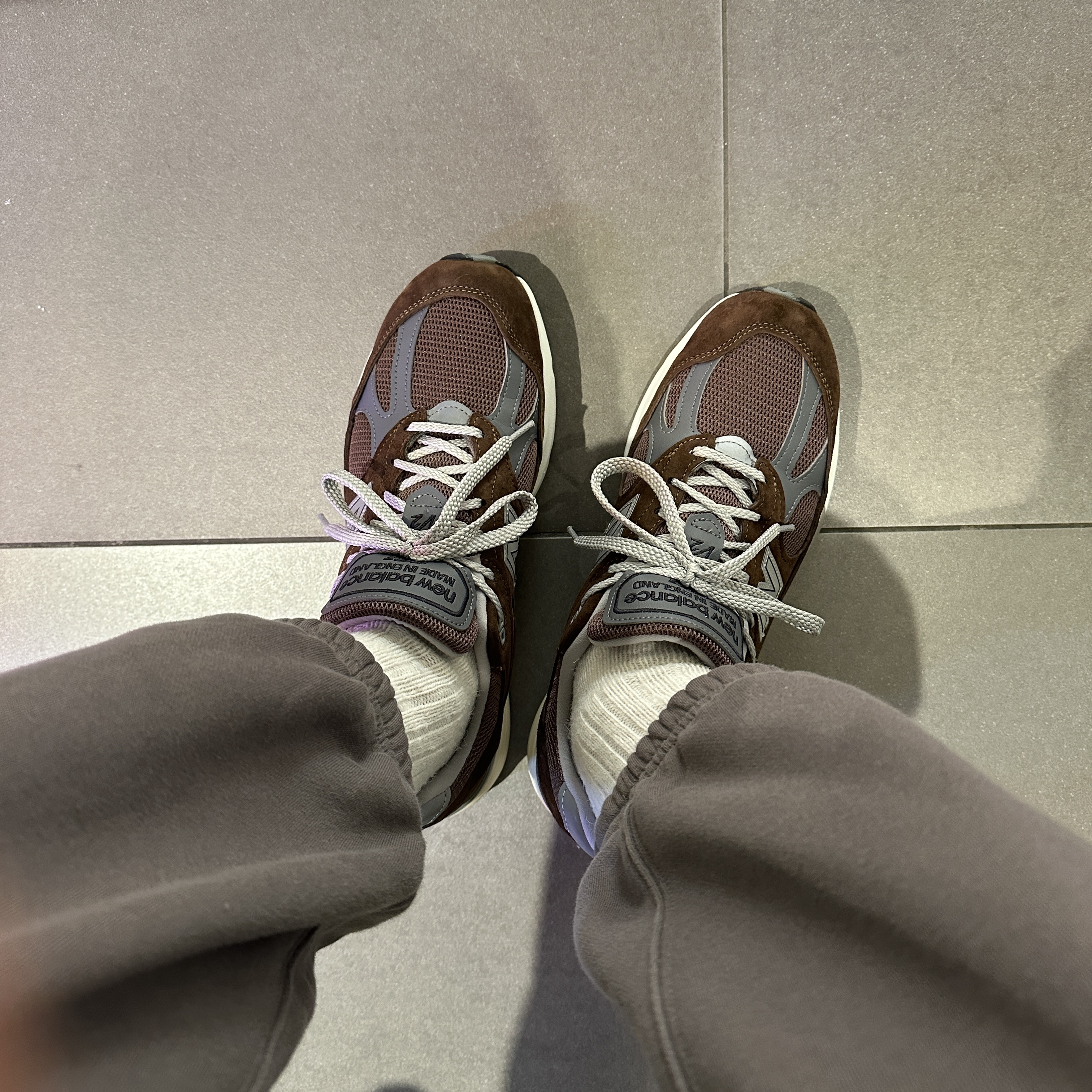 New Balance 991v2 Made in UK Pinecone 착용 스타일 - 2