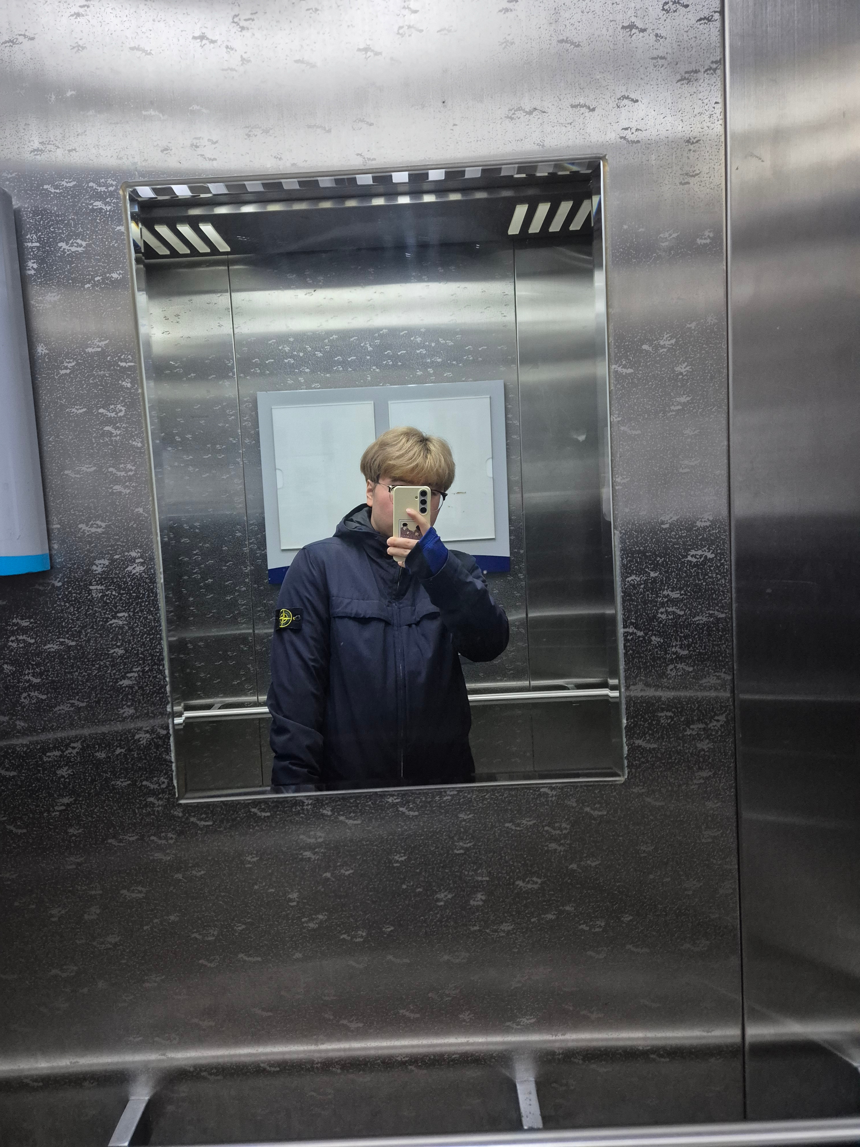 Stone Island Q0122 Soft Shell-R_E.Dye Technology Jacket Navy Blue - 21FW 착용 스타일