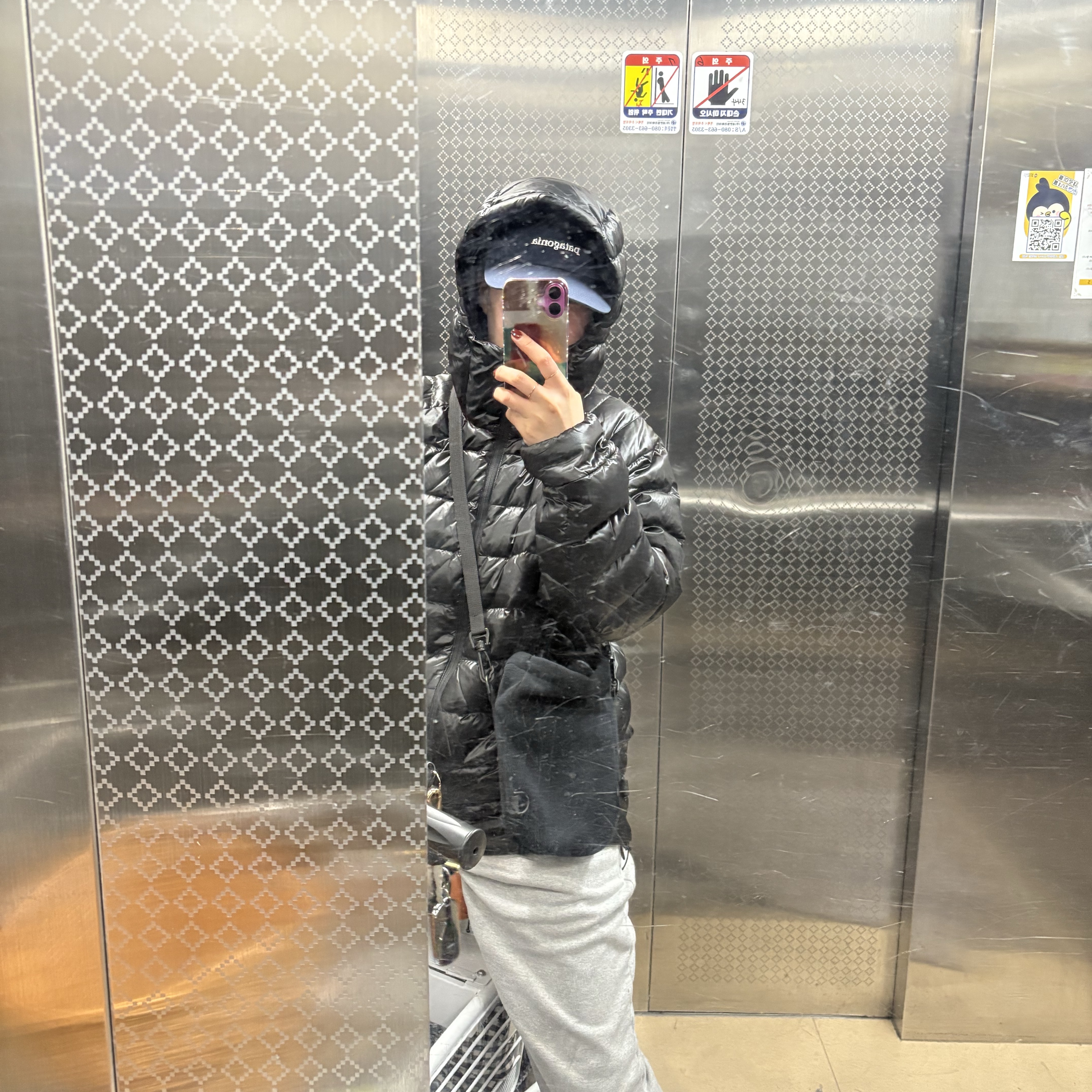 Musinsa Standard City Leisure Hooded Light Down Jacket Black, Supreme Polartec Sling Bag Black - 24FW 착용 스타일